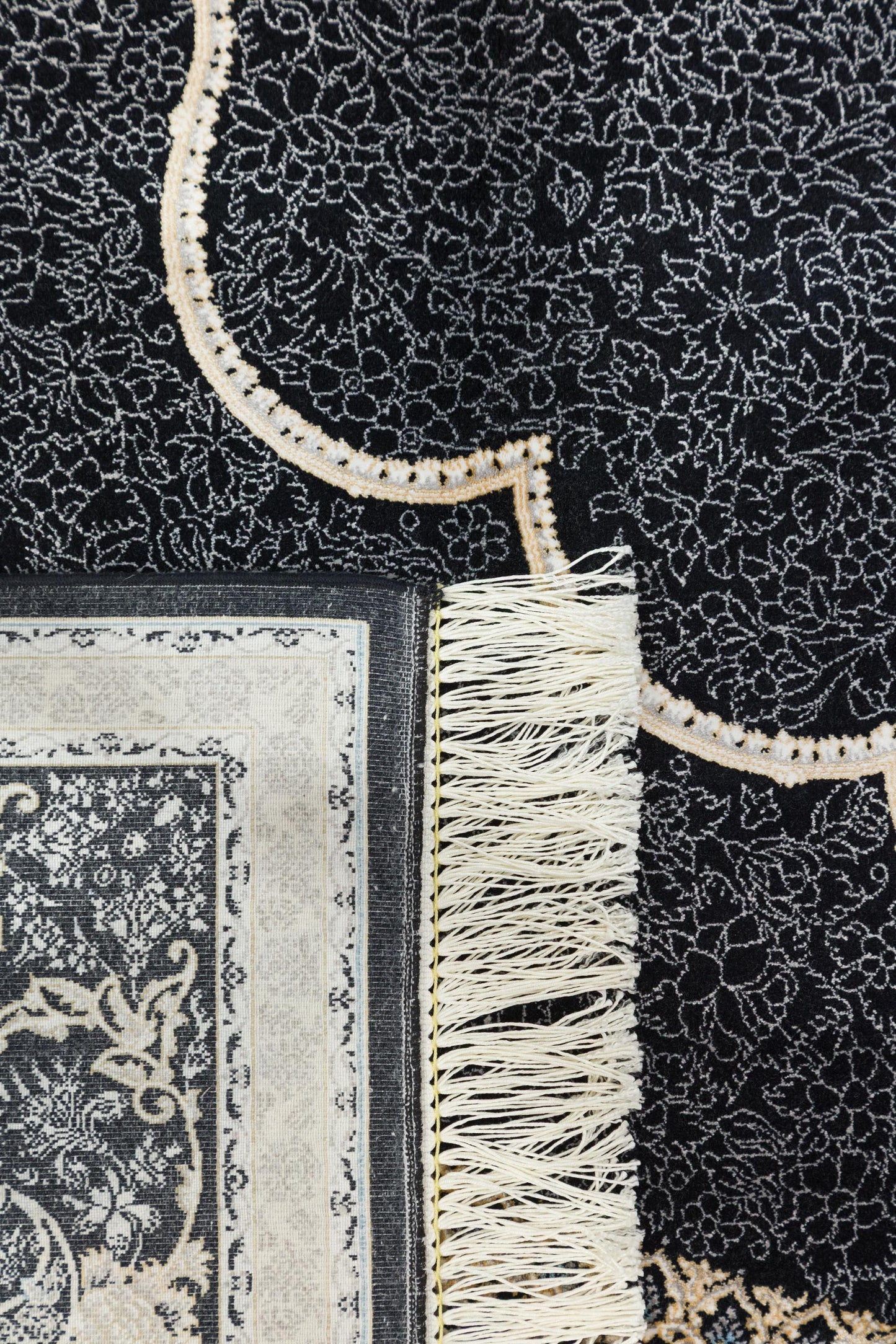 5x7 ft, Black Classic Medallion Silk Rug with bamboo yarn: Oriental design carpet
