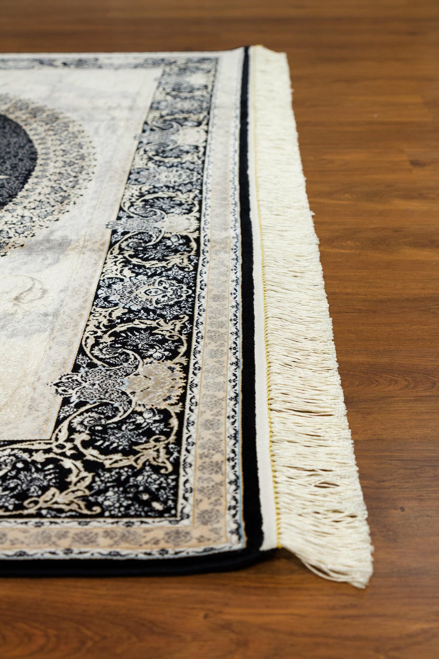 5x7 ft, Black Classic Medallion Silk Rug with bamboo yarn: Oriental design carpet
