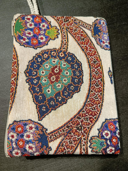 Persian Floral Motif Tapestry Pouch – Gobelin Zipper Bag with Turkish Traditional Design