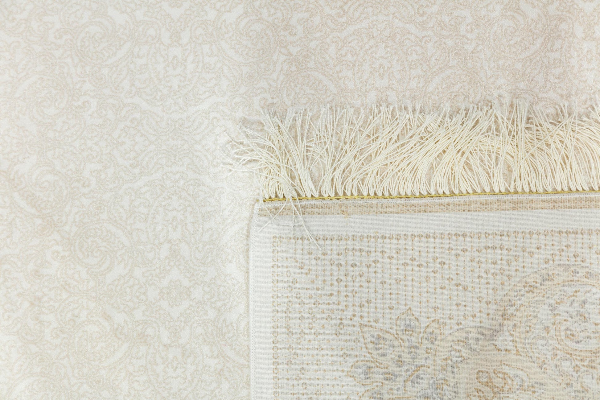 7x10 ft, Beige Classic Silk Rug with paisley desing on the border, fine fringes