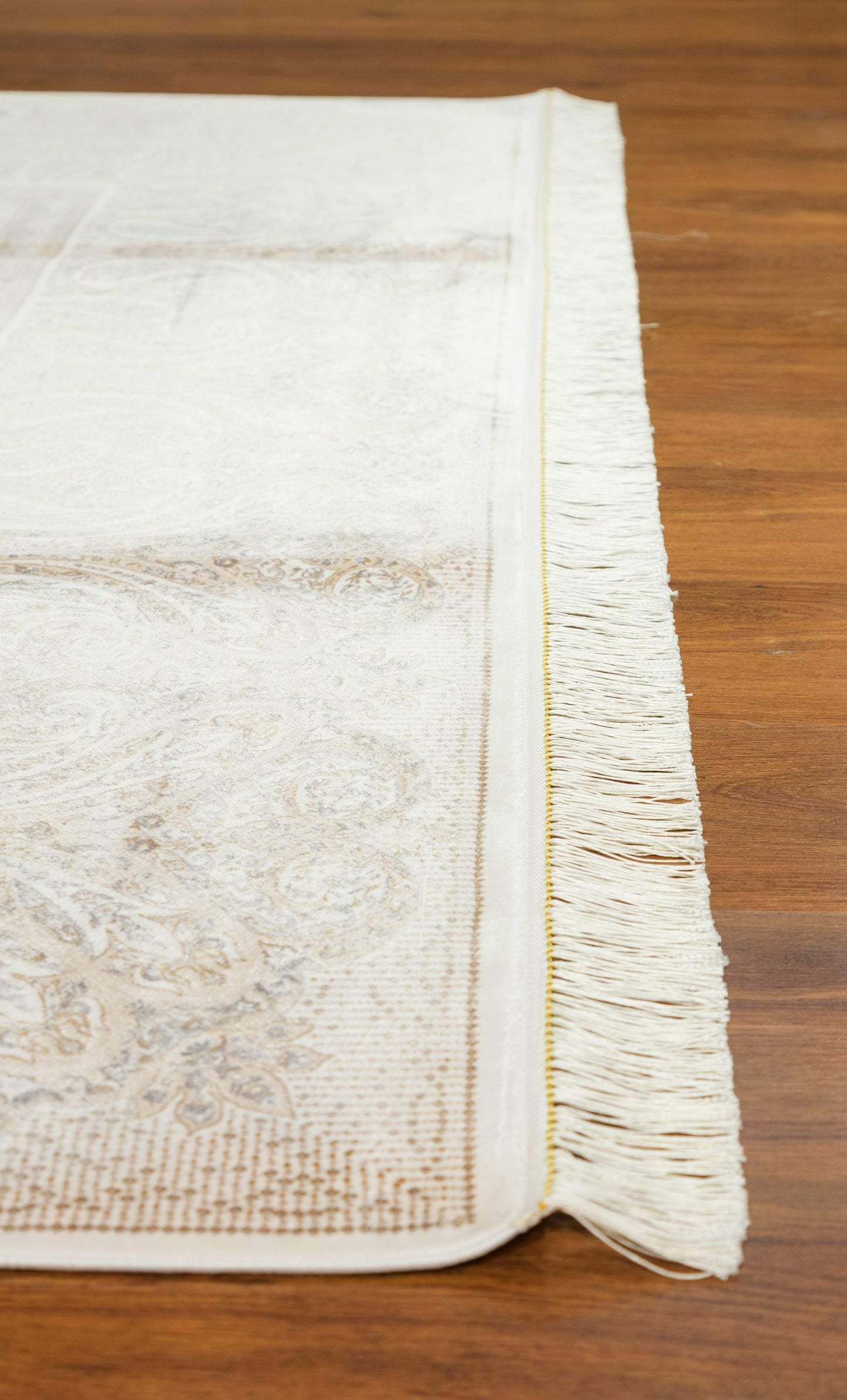 7x10 ft, Beige Classic Silk Rug with paisley desing on the border, fine fringes