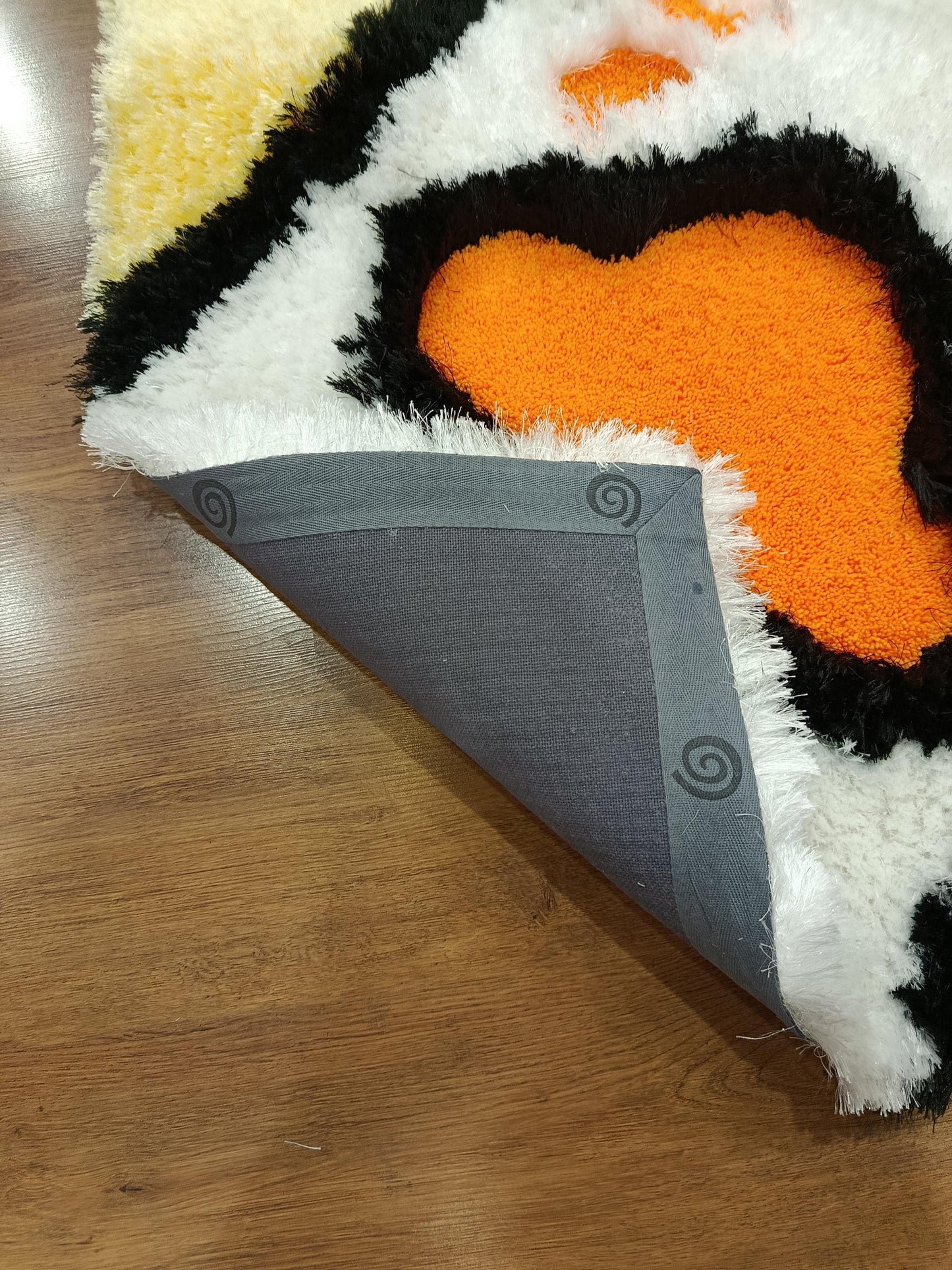 Hand-Tufted Screaming Ghost Rug: Diamond Emoji Design, Halloween Decor