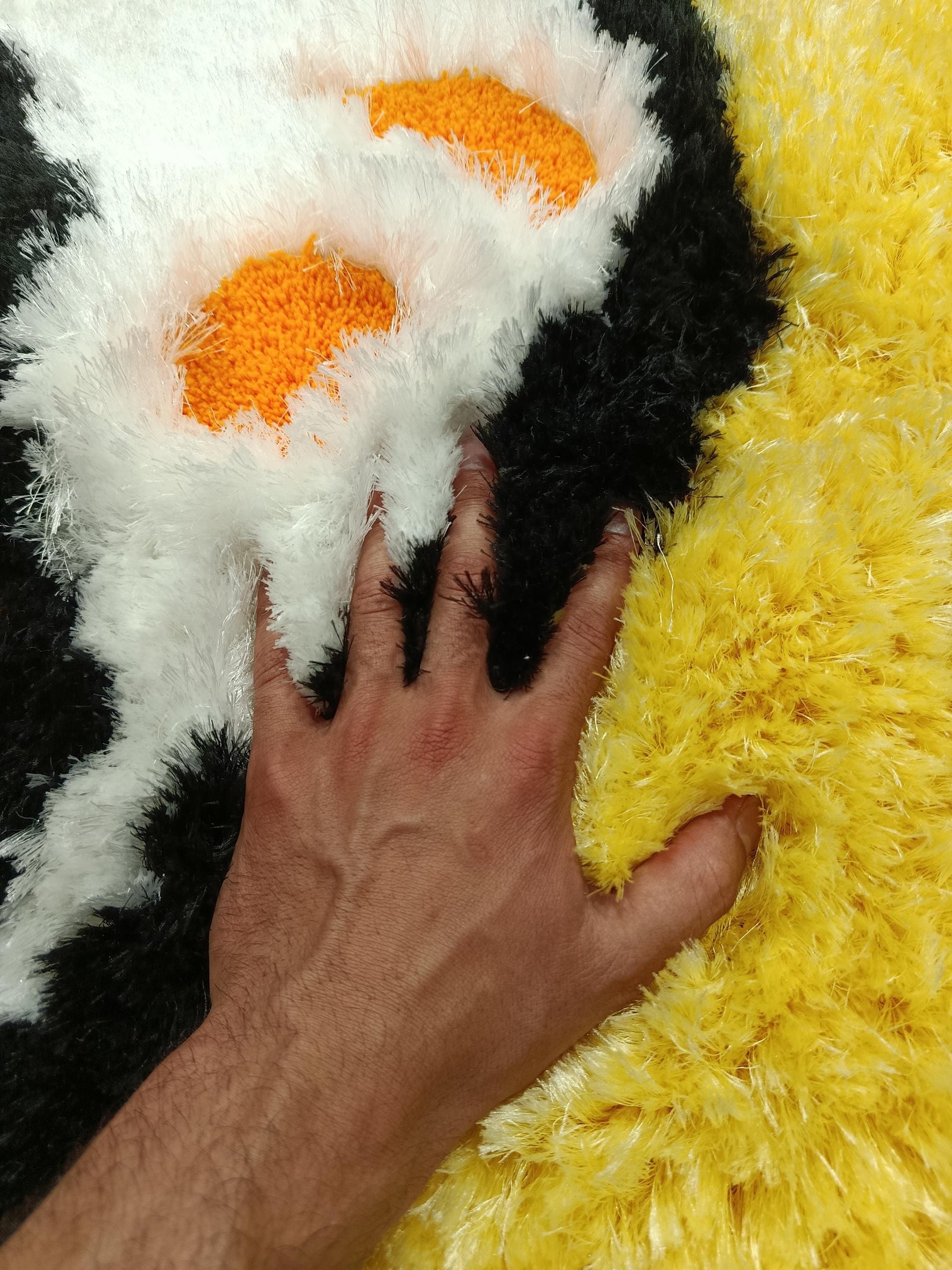 Hand-Tufted Screaming Ghost Rug: Diamond Emoji Design, Halloween Decor