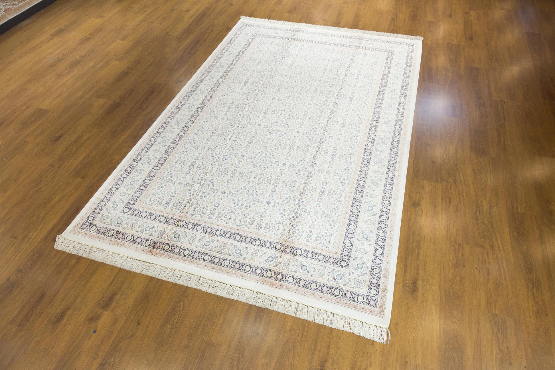 7x10 ft, Classic Blue Silk Rug: Oriental blue fine carpet with Fringes