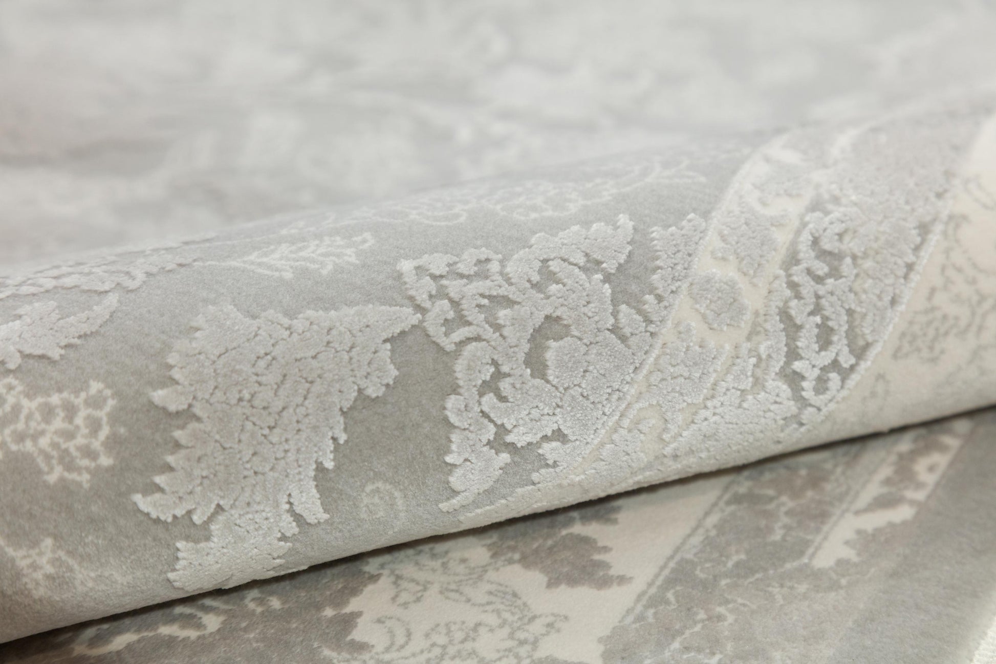 5x7 ft, Gray Floral Classic Silk Carpet with Tassels made with viscose yarn