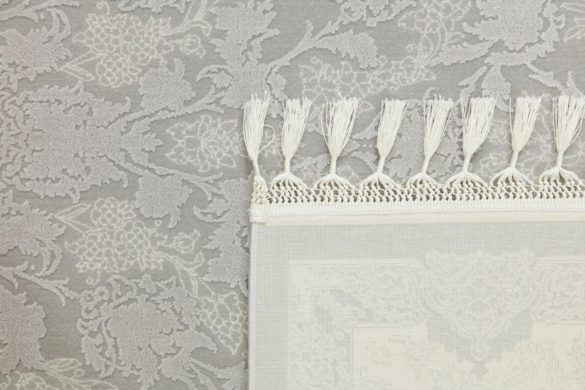 5x7 ft, Gray Floral Classic Silk Carpet with Tassels made with viscose yarn
