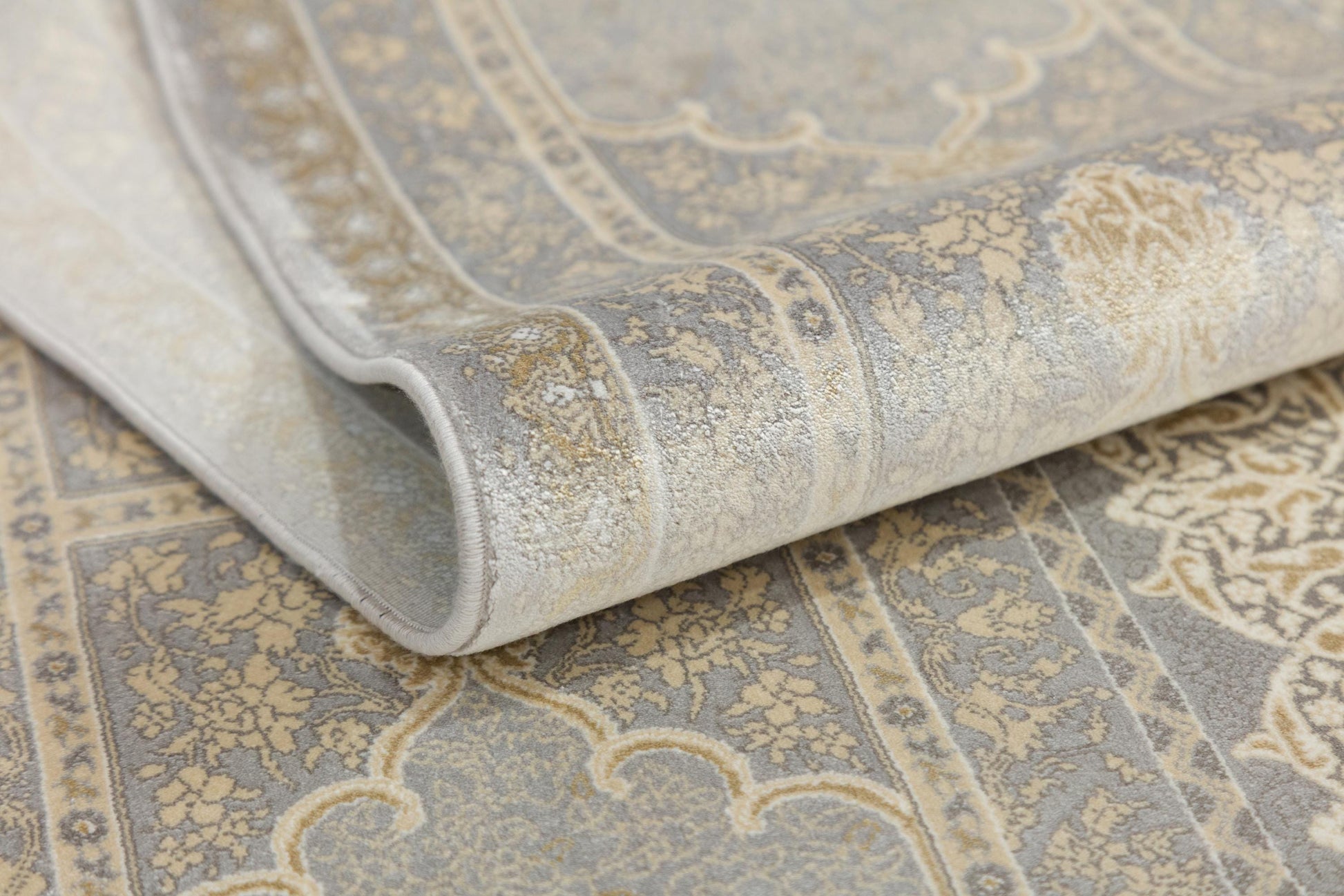7x10 ft, Gray Silk Rug with medallion design: Classic oriental carpet with fine Fringes