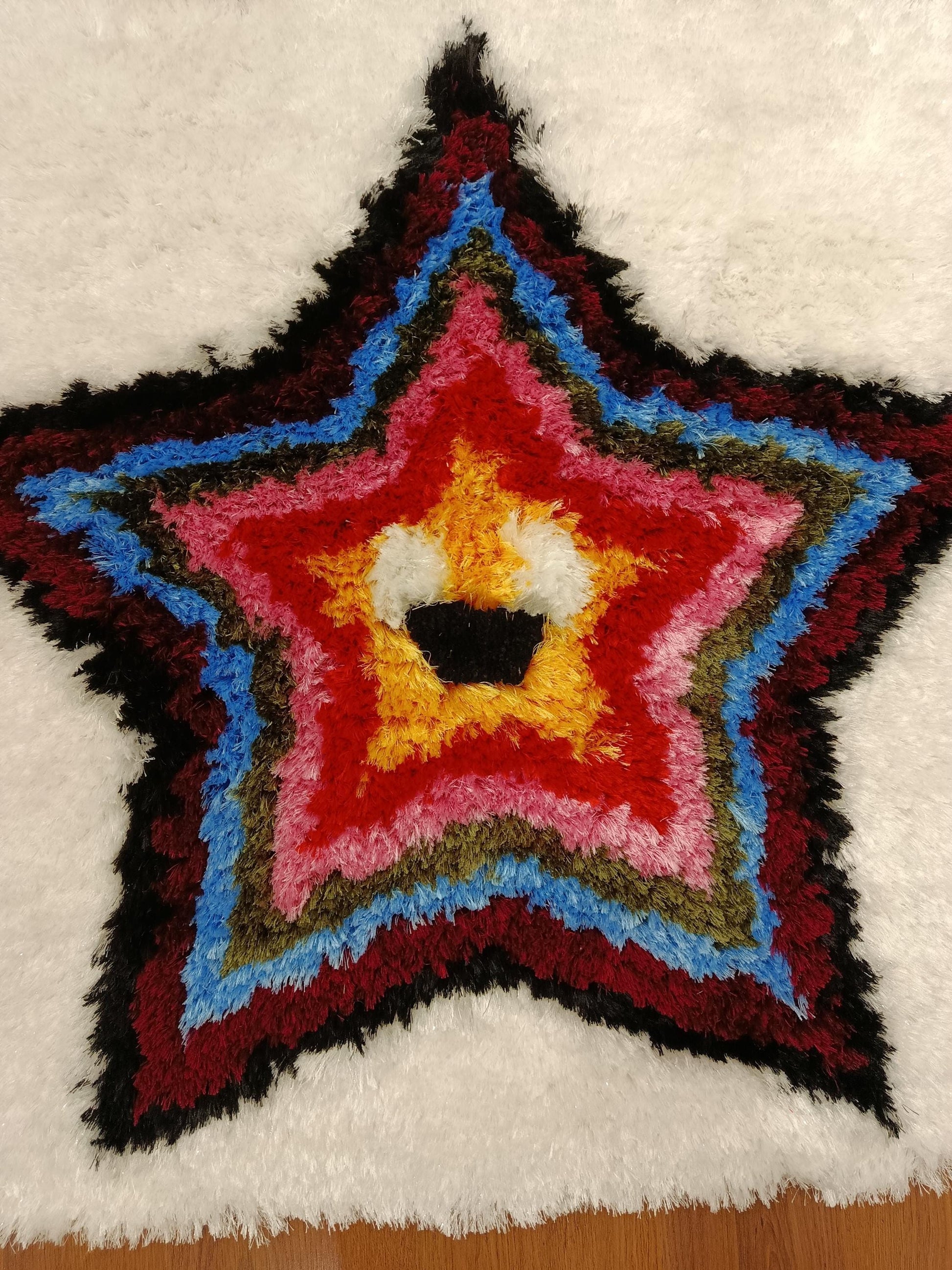 Handmade Tufted Star Rug: Colorful Kids Playroom Carpet (40"x40")