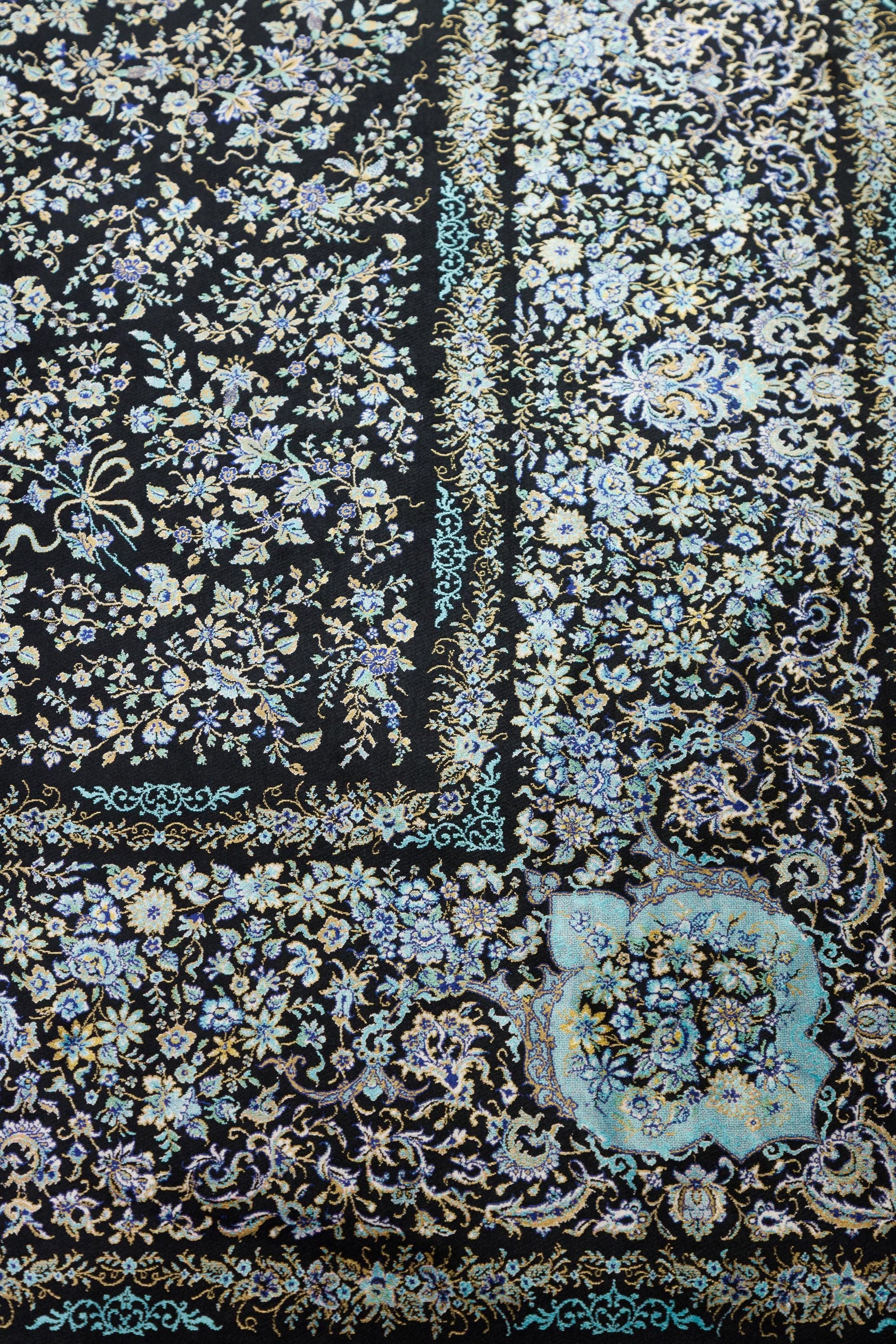 7x10 ft, Classic Black Silk Rug: Oriental black fine carpet with Fringes