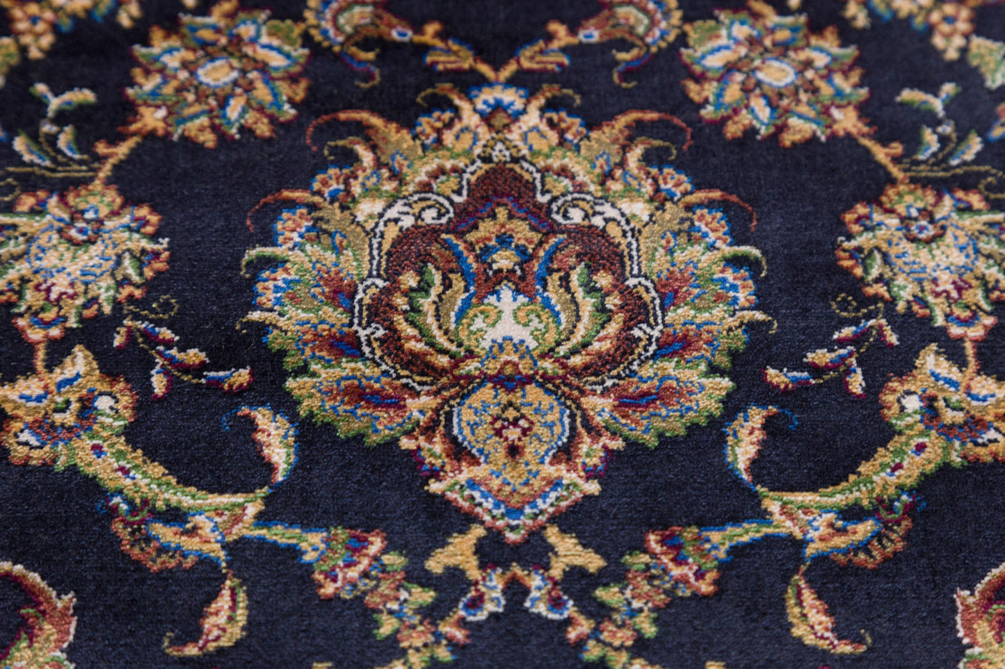 7x10 ft, Classic Blue Silk Rug: Oriental blue fine carpet with Fringes