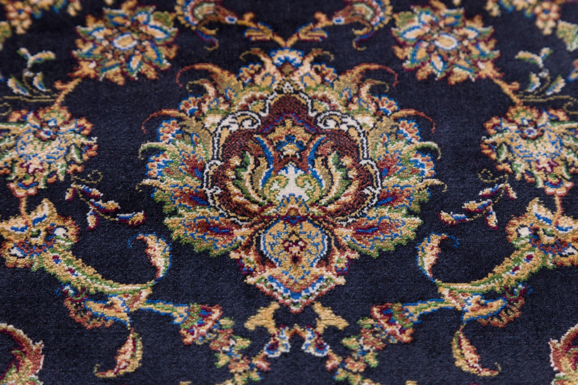 7x10 ft, Classic Blue Silk Rug: Oriental blue fine carpet with Fringes