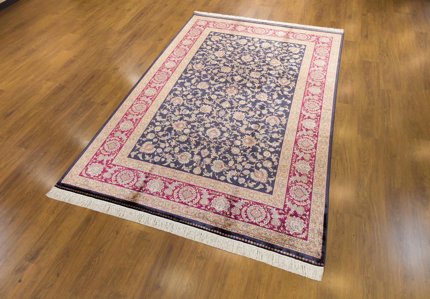 7x10 ft, Classic Blue Silk Rug: Oriental blue fine carpet with Fringes