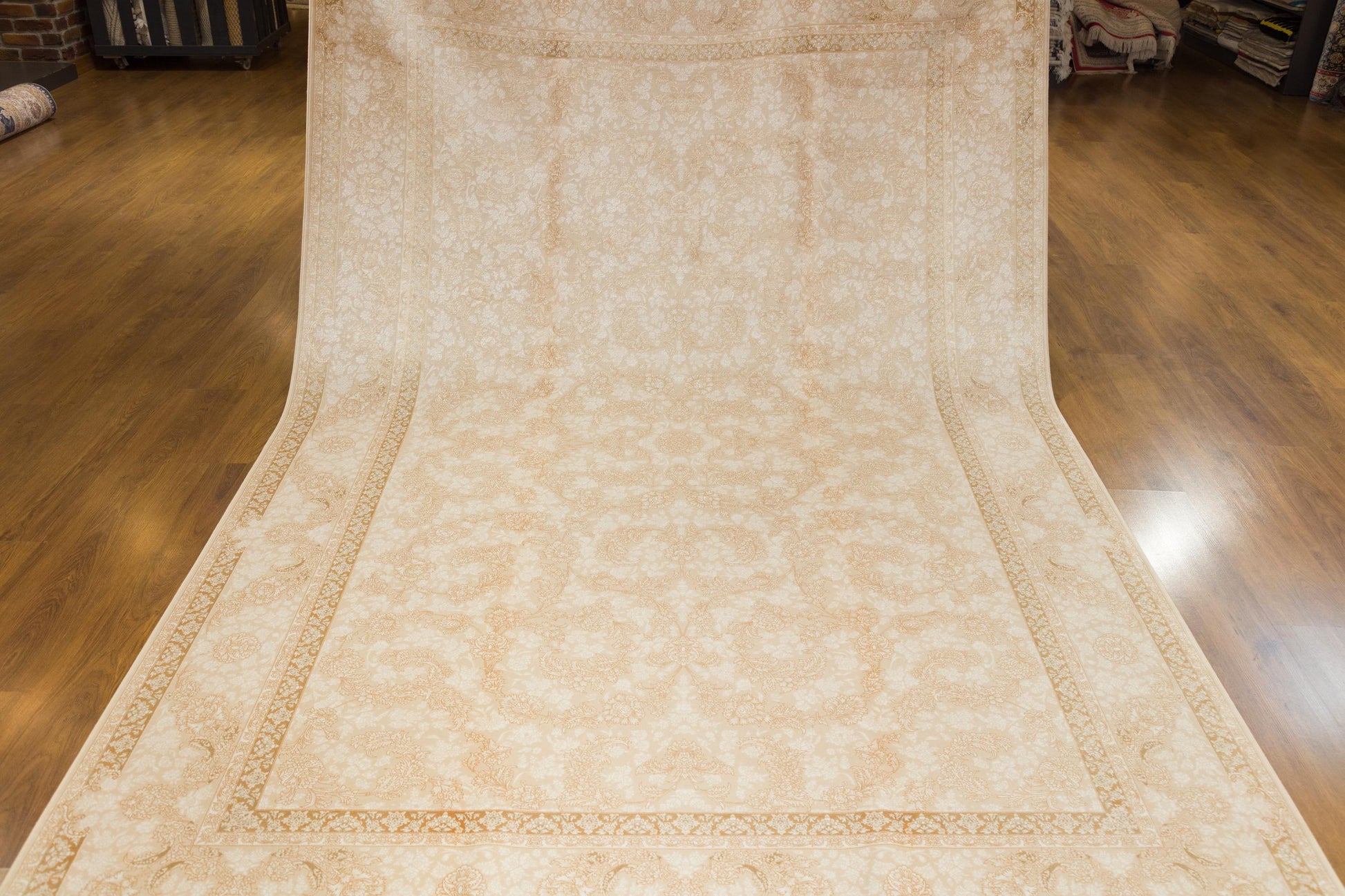 5x7 ft, Classic Beige Silk Rug: Floral oriental carpet with fine tassels