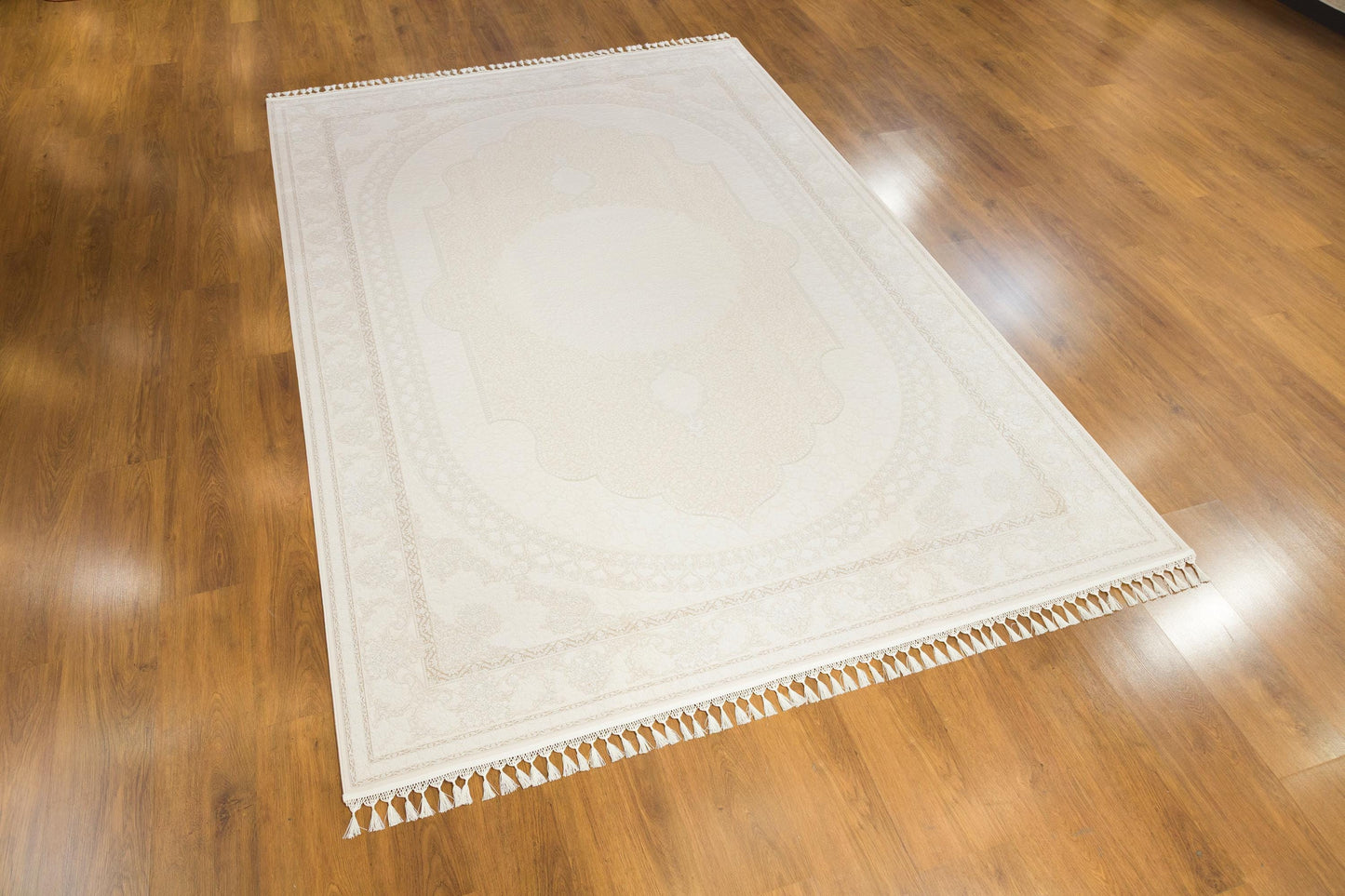 5x7 ft, Beige Classic oriental medallion Silk Rug made with viscose yarn