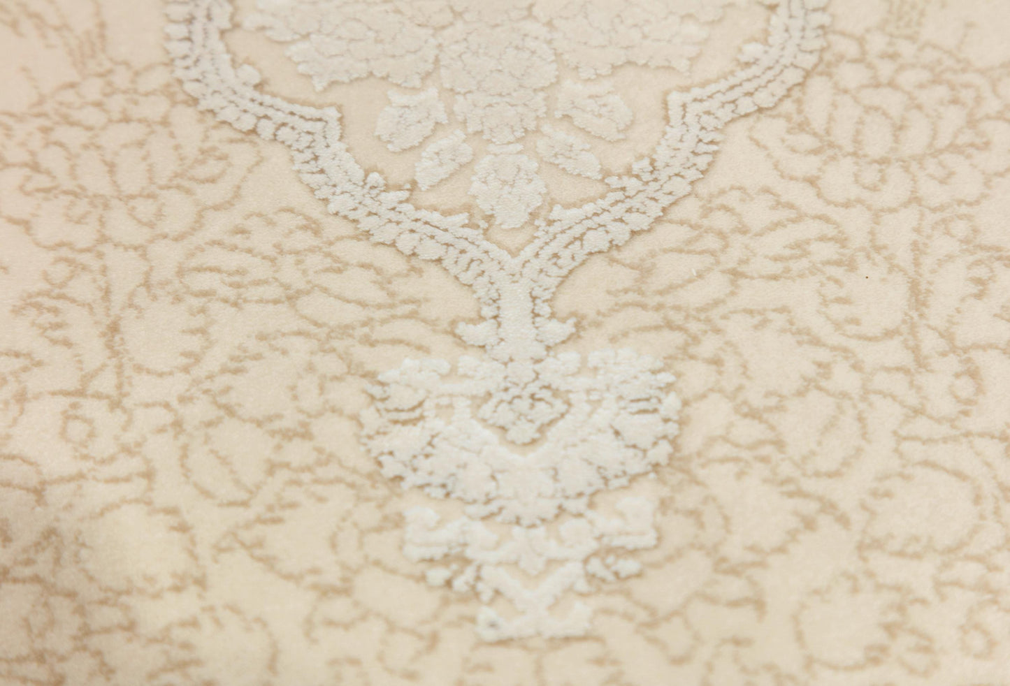 5x7 ft, Beige Classic oriental medallion Silk Rug made with viscose yarn