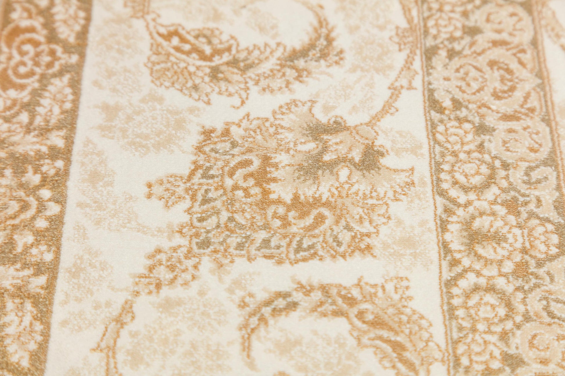 5x7 ft, Beige Floral Classic Silk Rug: Oriental carpet with fine tassels