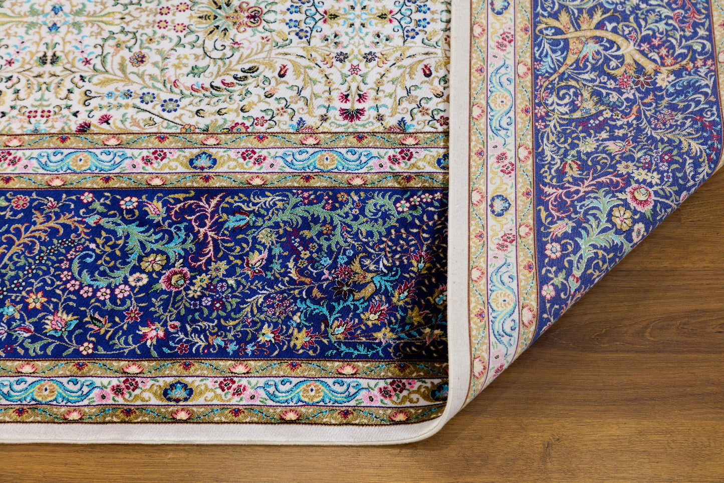 7x10 ft, Classic Blue Silk Rug: Oriental blue fine carpet with Fringes