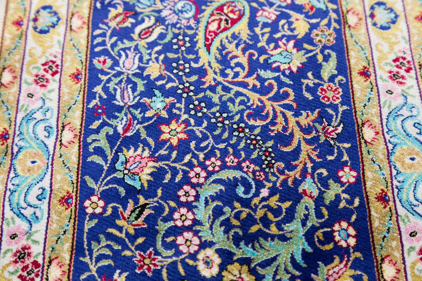 7x10 ft, Classic Blue Silk Rug: Oriental blue fine carpet with Fringes
