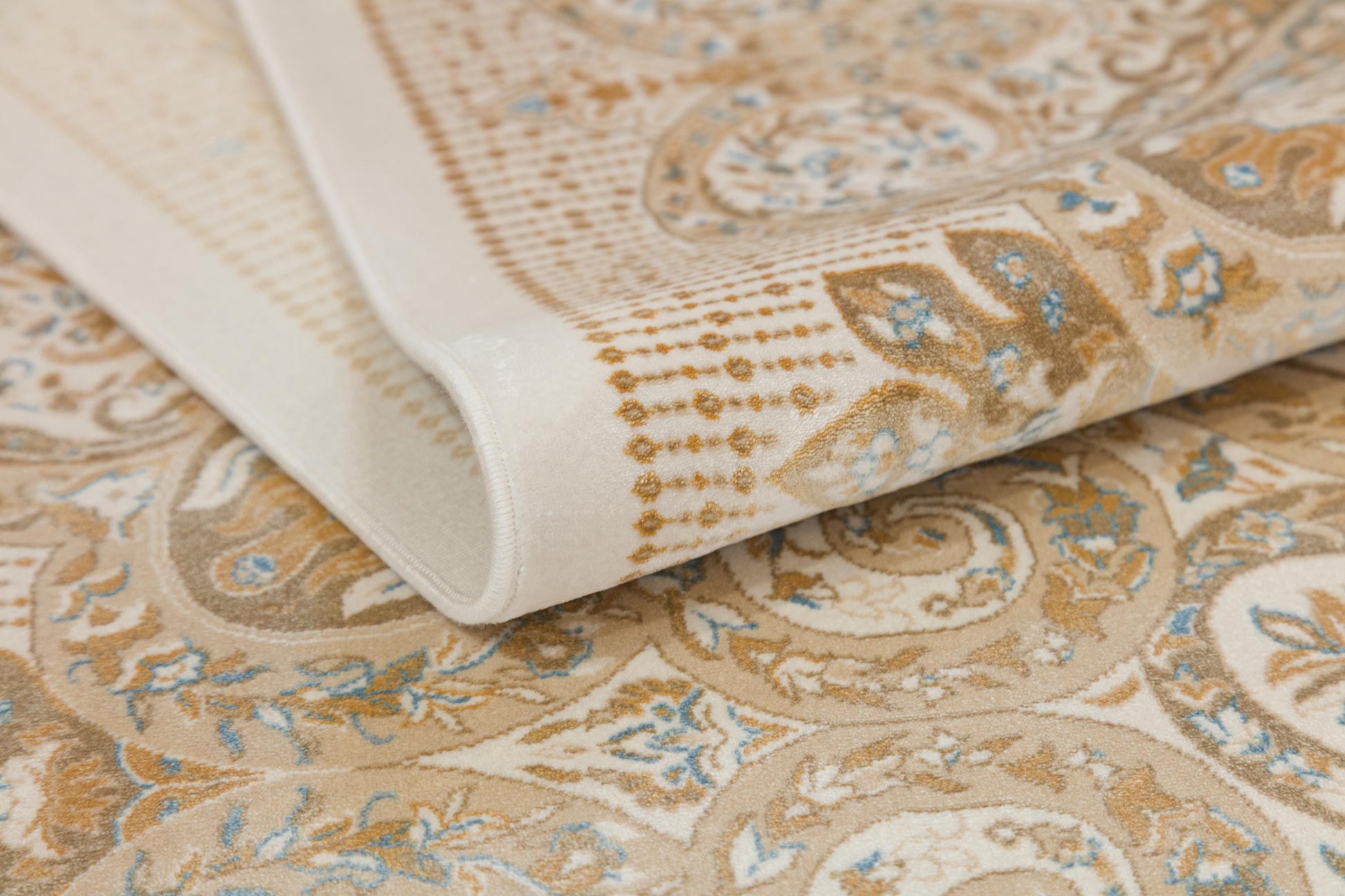 10x13 ft, Beige Classic Silk Rug with paisley desing on the border, fine fringes