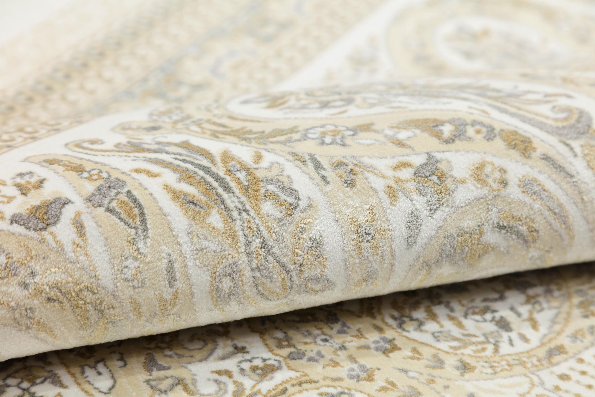 10x13 ft, Beige Classic Silk Rug with paisley desing on the border, fine fringes