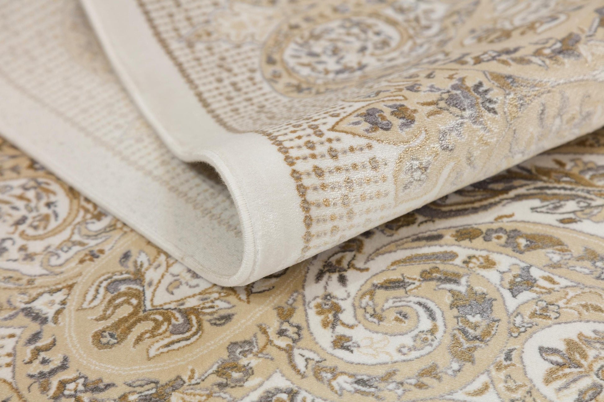 10x13 ft, Beige Classic Silk Rug with paisley desing on the border, fine fringes