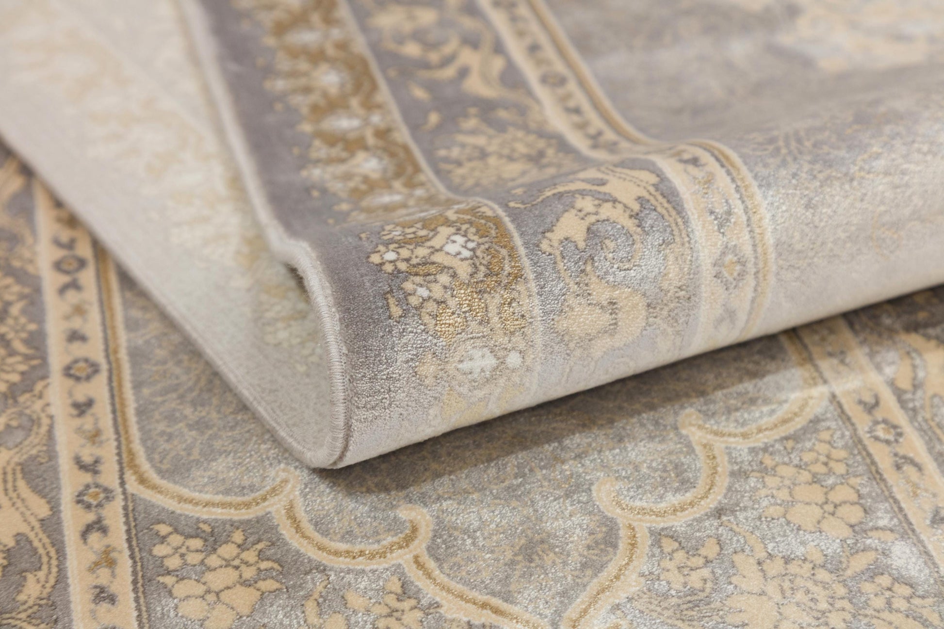 10x13 ft, Beige Silk Rug with medallion design: Classic oriental carpet with fine Fringes
