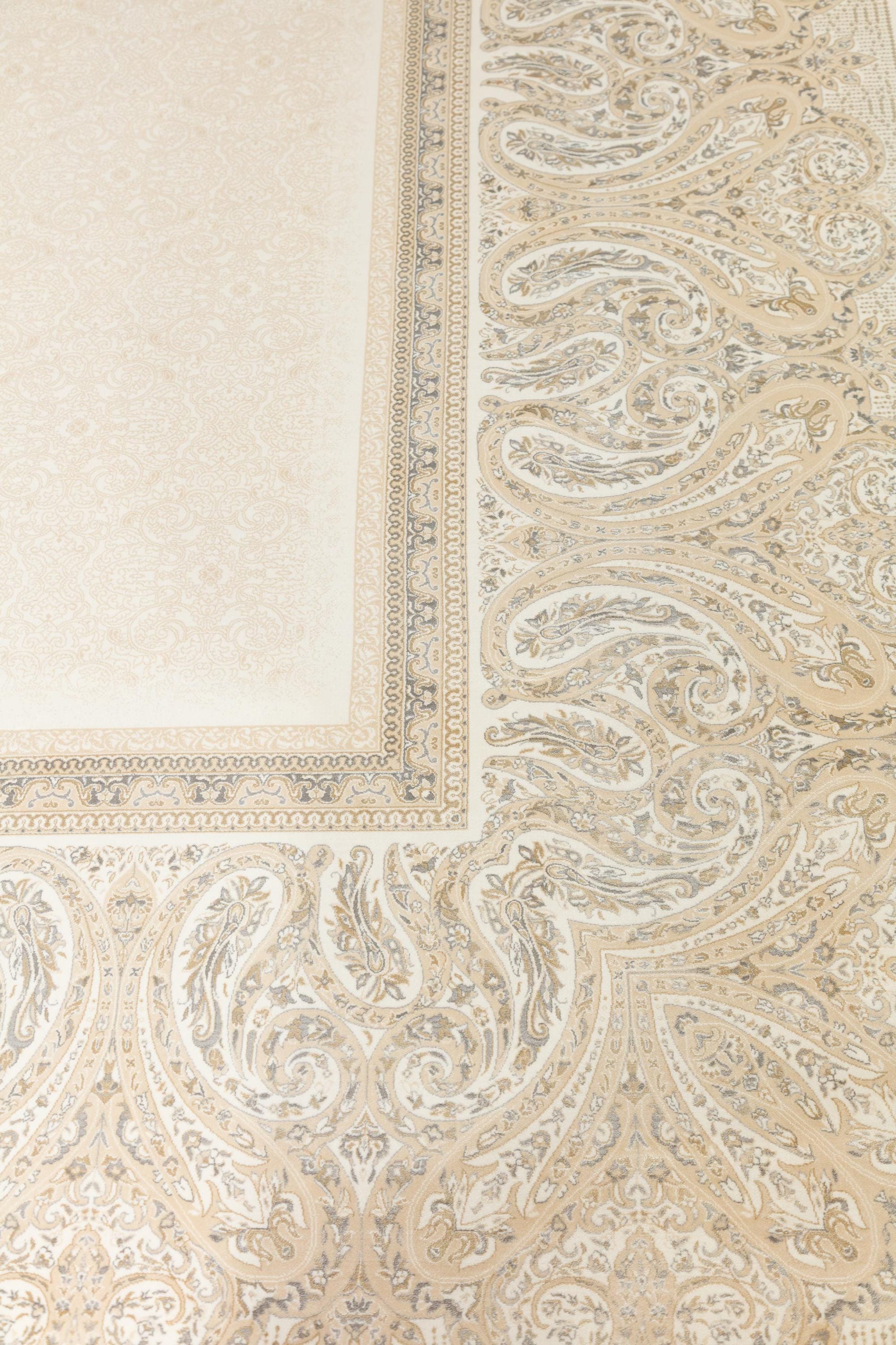 8x11 ft, Beige Classic Silk Rug with paisley desing on the border, fine fringes