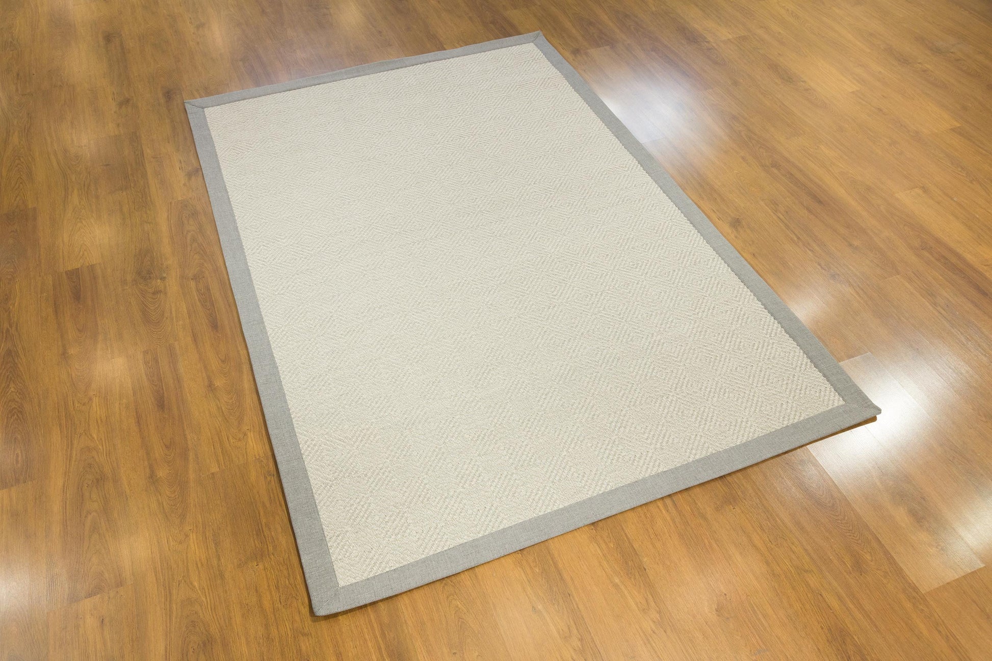 Modern Cream Flatweave Rug: Gray Border Diamond Pattern Area Rug