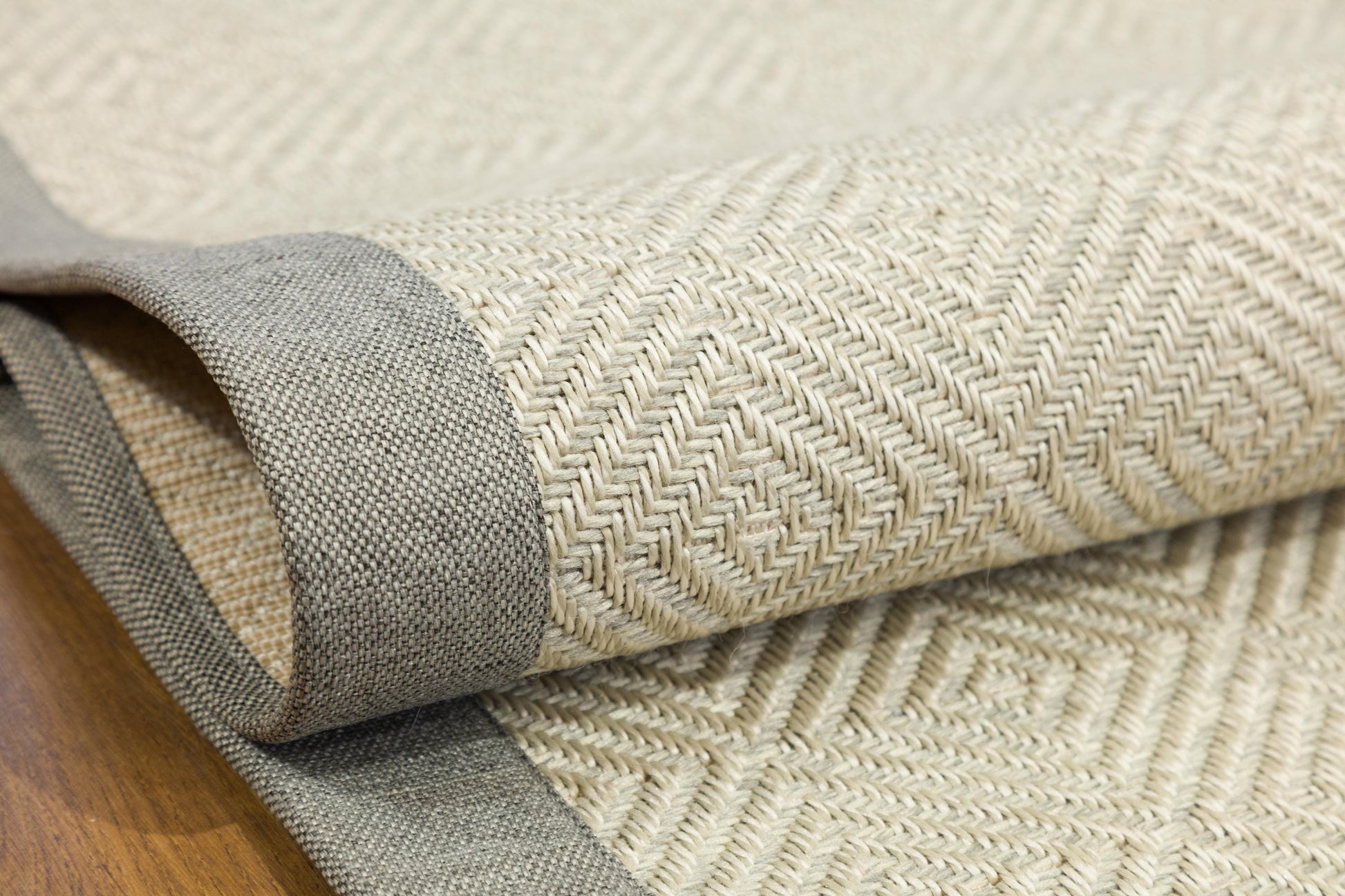 Modern Cream Flatweave Rug: Gray Border Diamond Pattern Area Rug