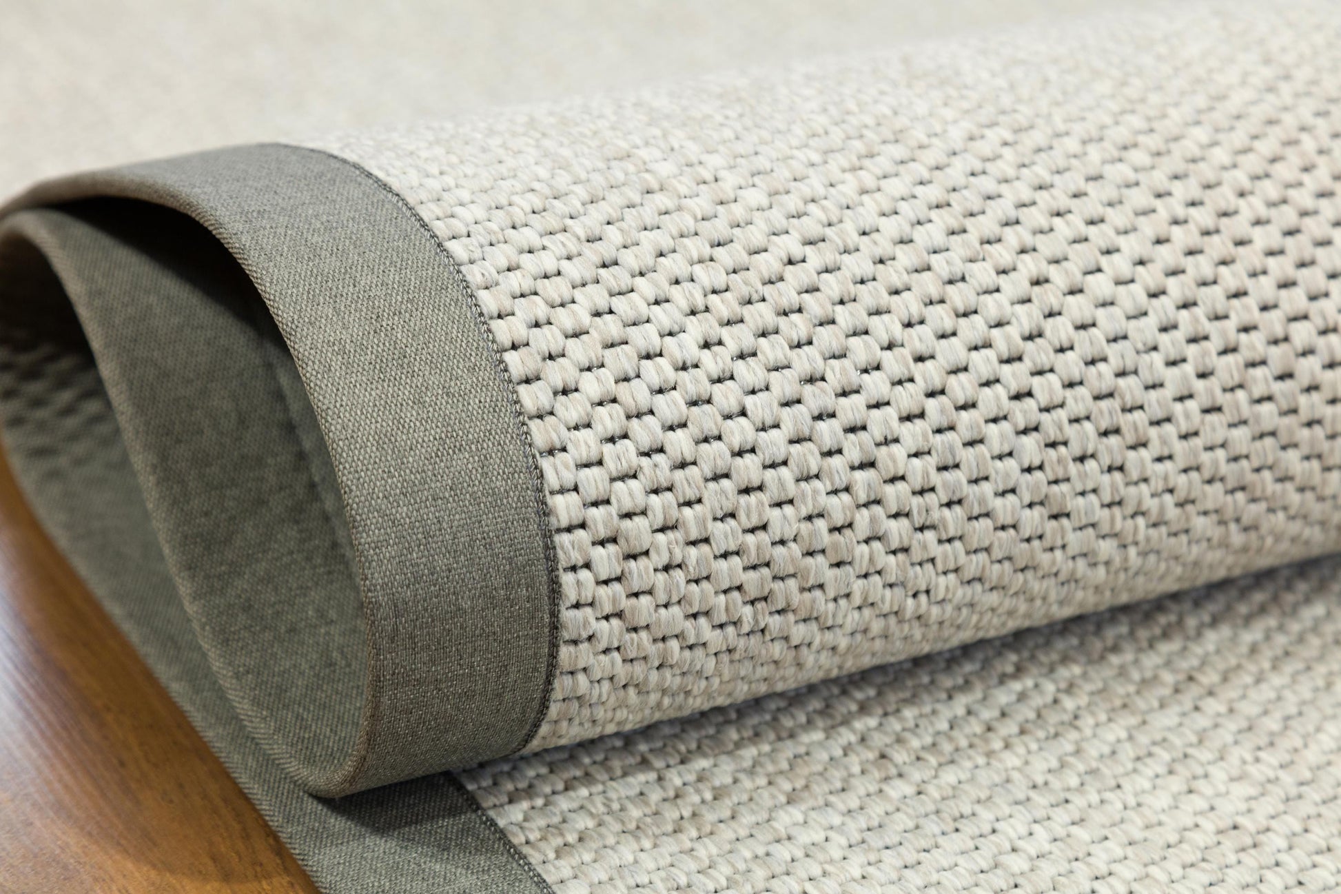 Modern Flatweave Rug: Light Gray Border, Minimalist Neutral Carpet for Home & Office