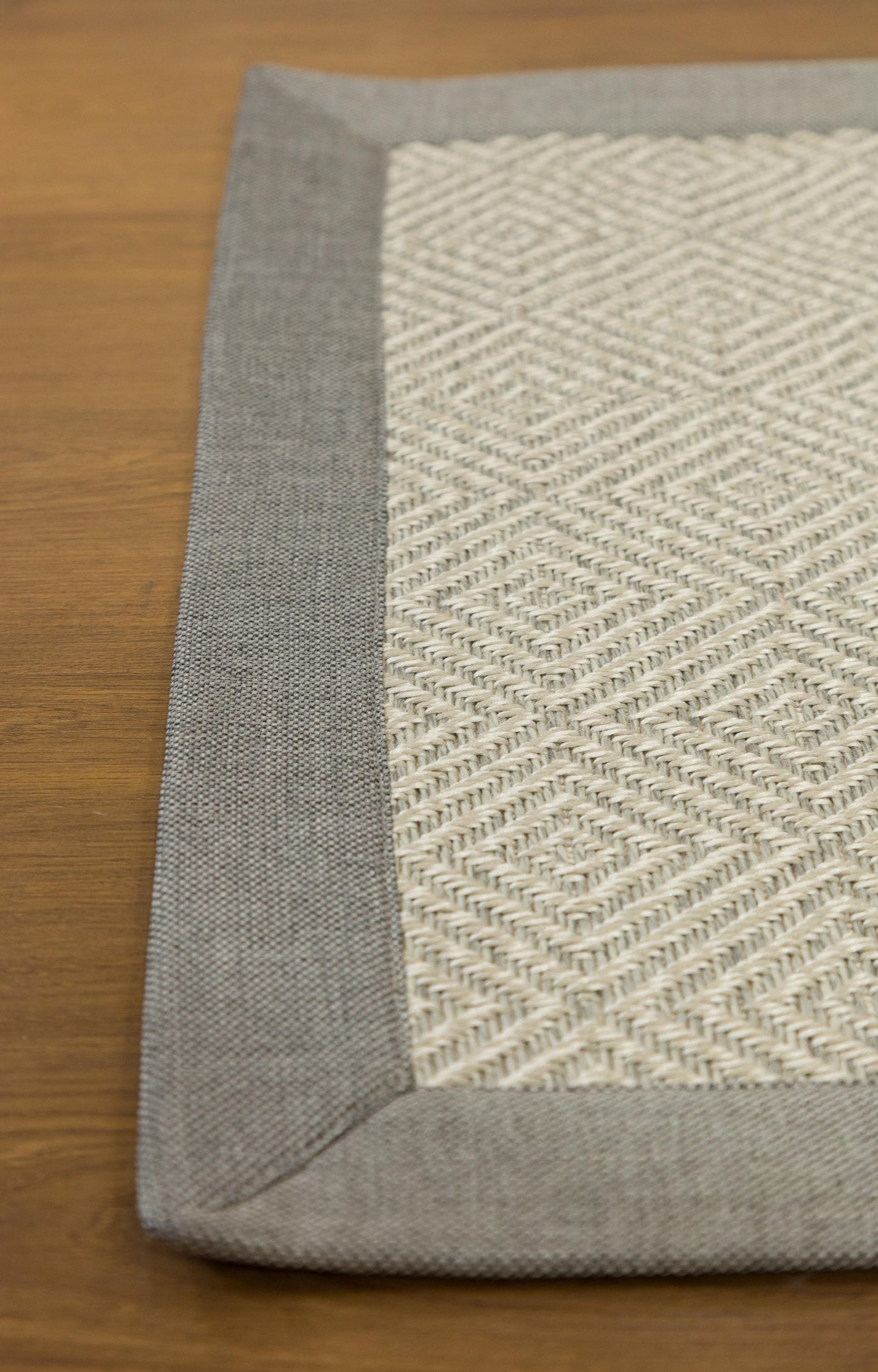 Modern Cream Flatweave Rug: Diamond Pattern Runner with Gray Border