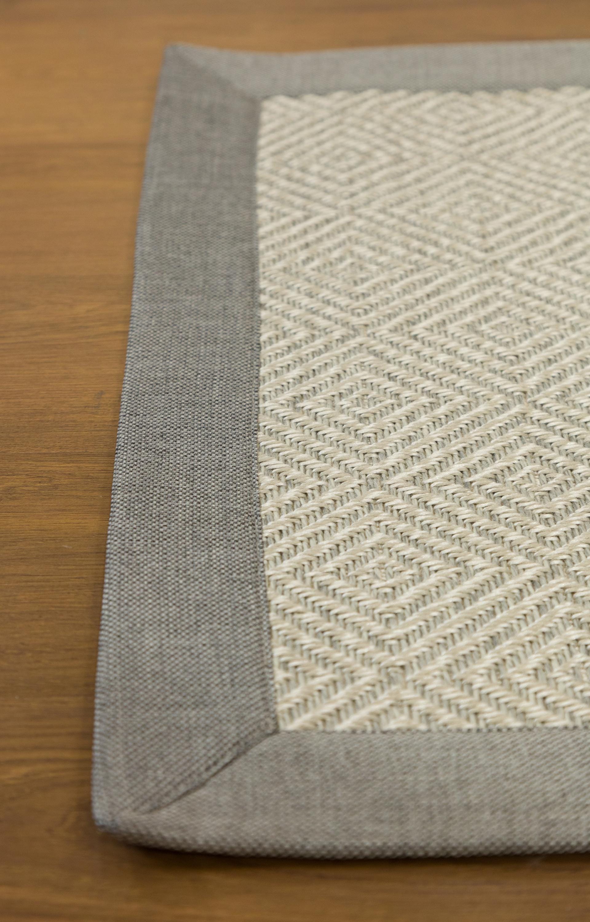 Modern Cream Flatweave Rug: Diamond Pattern Runner with Gray Border