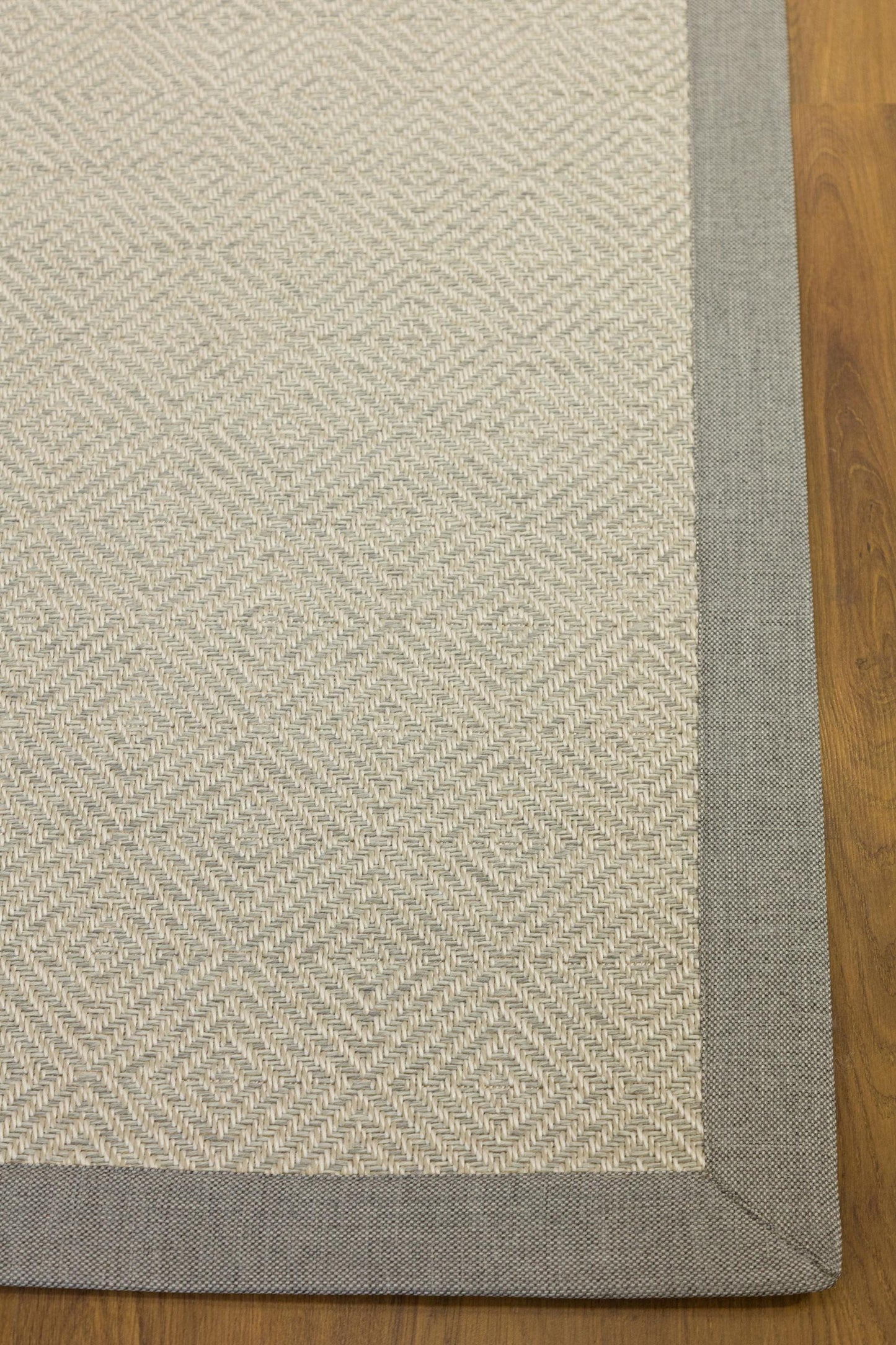 Modern Cream Flatweave Rug: Diamond Pattern Runner with Gray Border