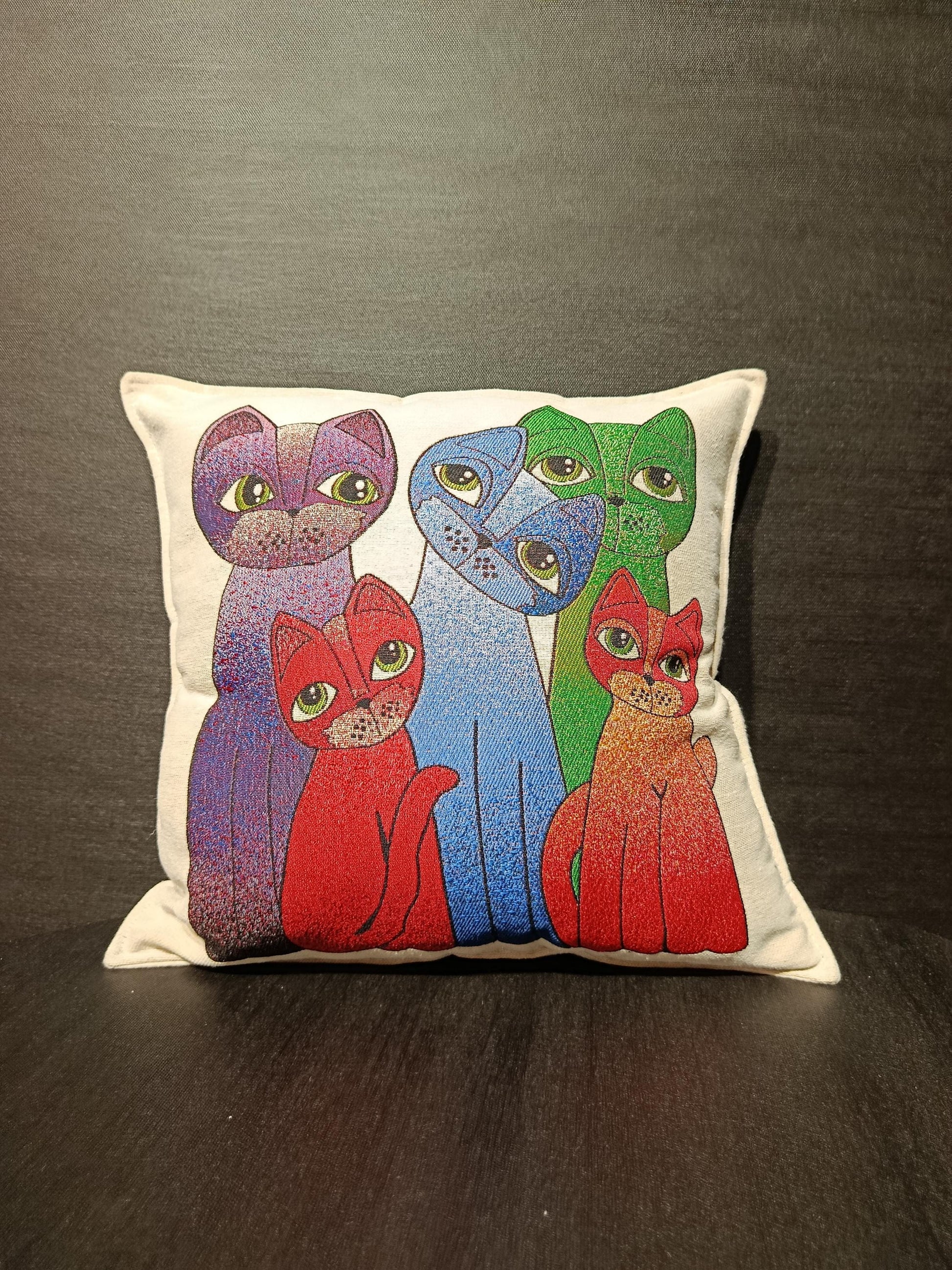 Expressive Cat Tapestry Cushion Cover: Colorful Gobelin Pillow, 40x40cm