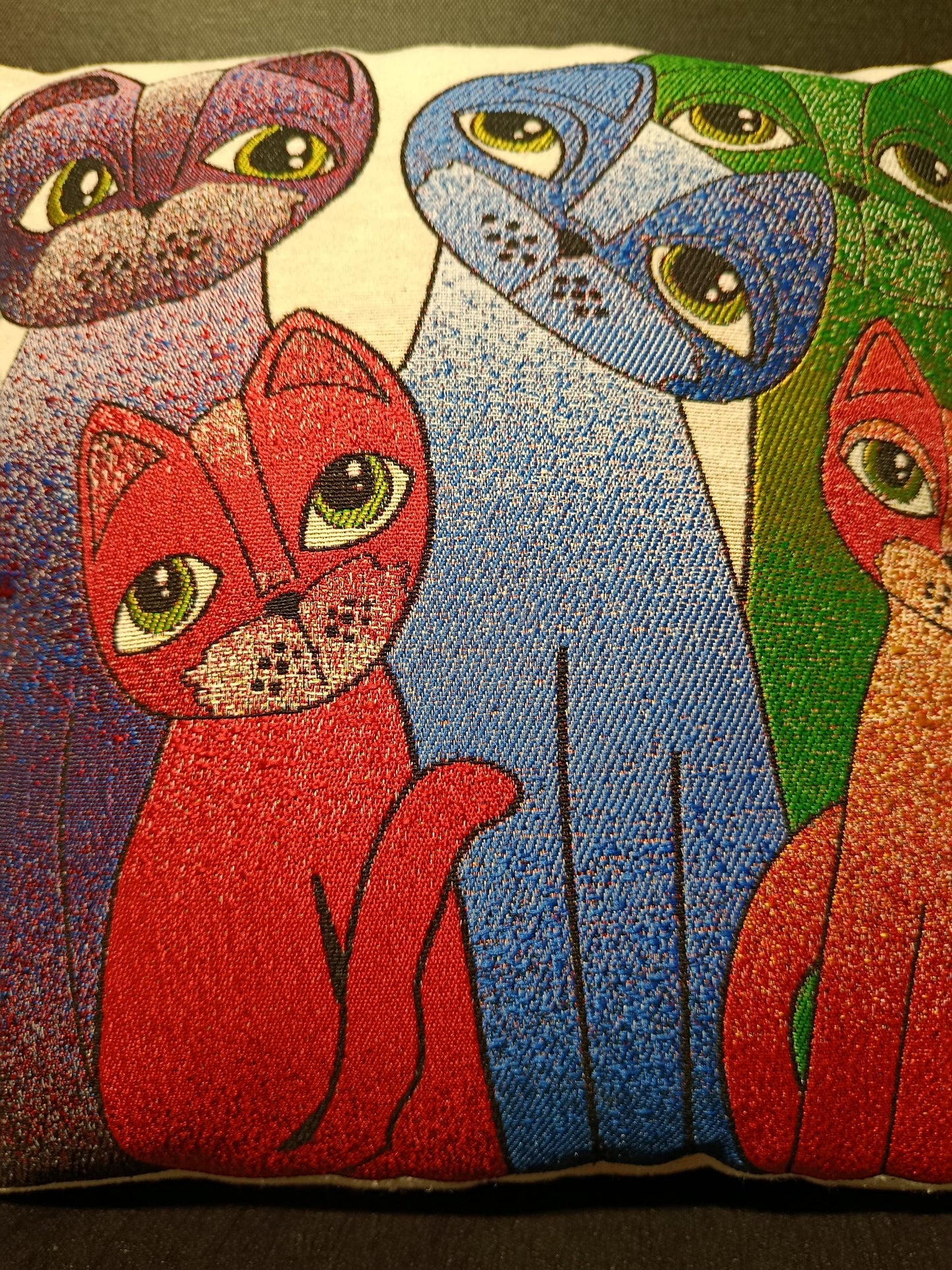 Expressive Cat Tapestry Cushion Cover: Colorful Gobelin Pillow, 40x40cm
