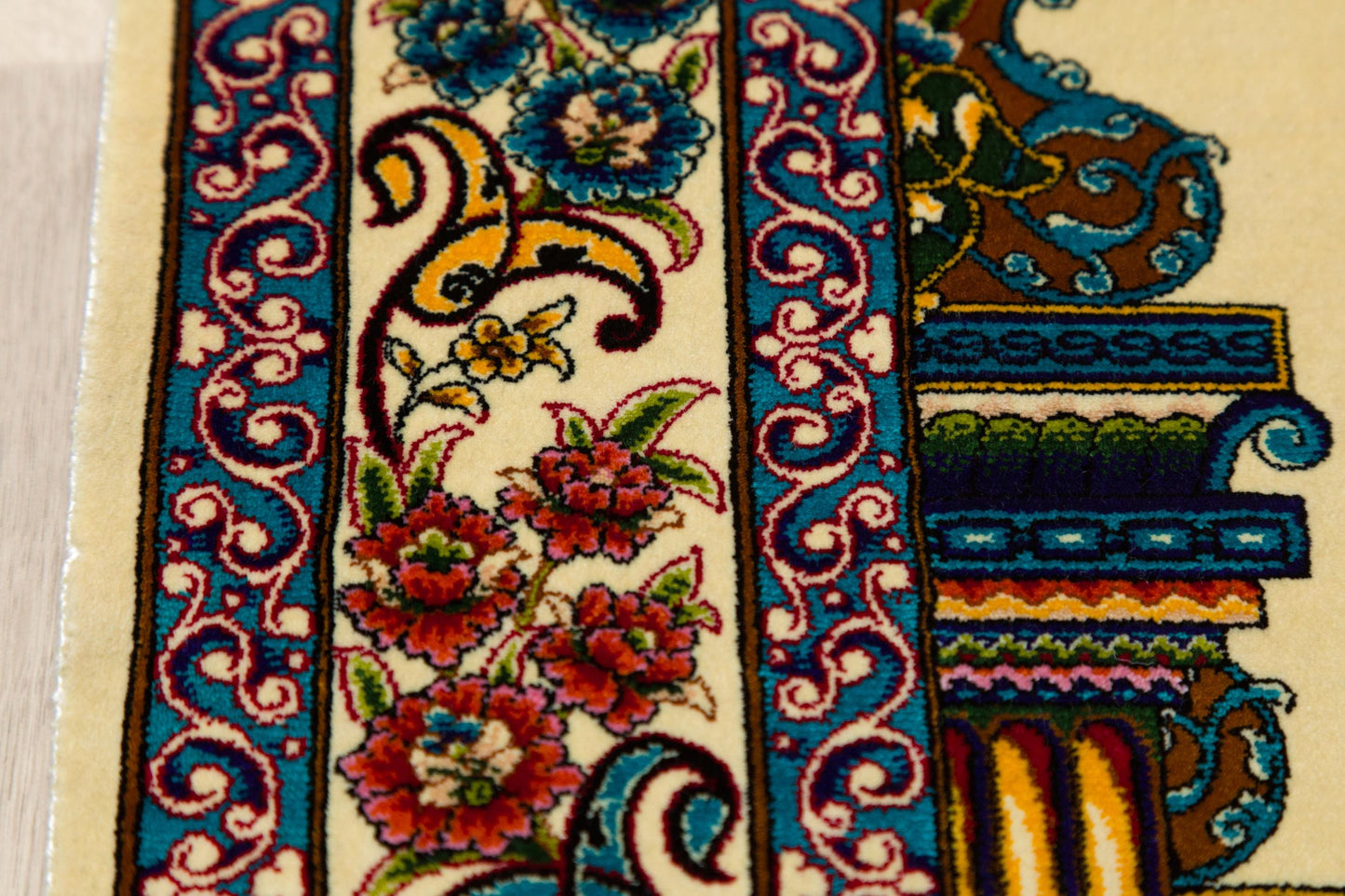 Luxury Silk-Look Prayer Rug: Islamic Mihrab Design, Machine Woven