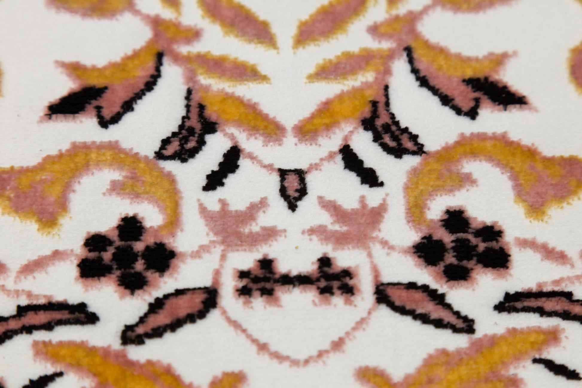 Floral Turkish Prayer Rug: Ivory & Pink Seccade - Made in Türkiye