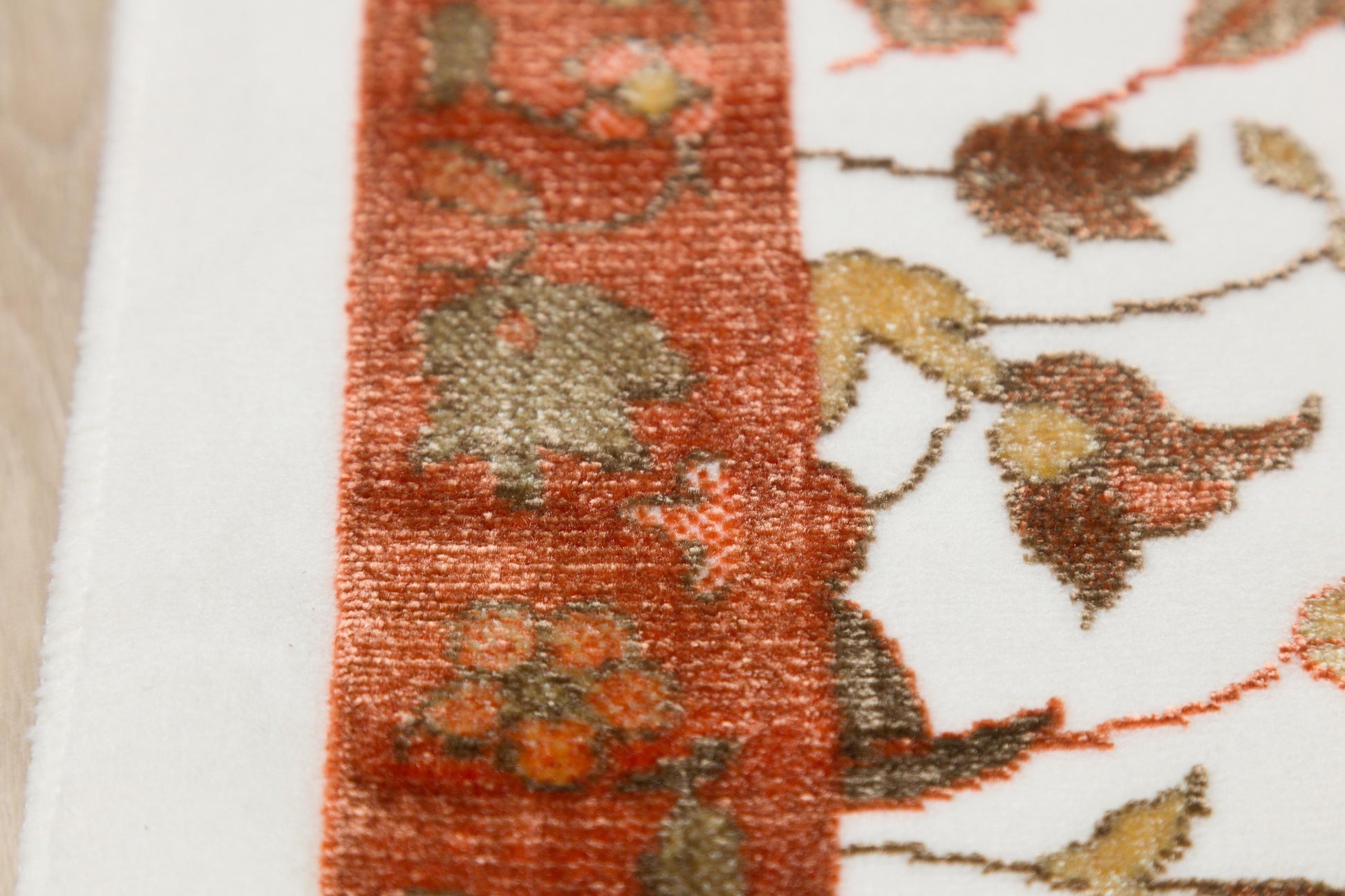 Floral Turkish Prayer Rug: Elegant Mihrab Design - Made in Türkiye