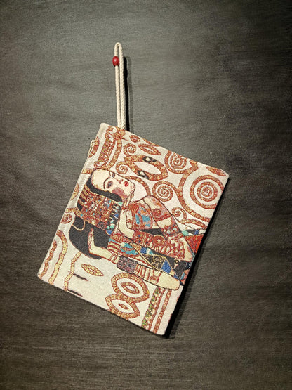 Klimt "The Kiss" Tapestry Clutch Bag: Art Lover's Zippered Pouch