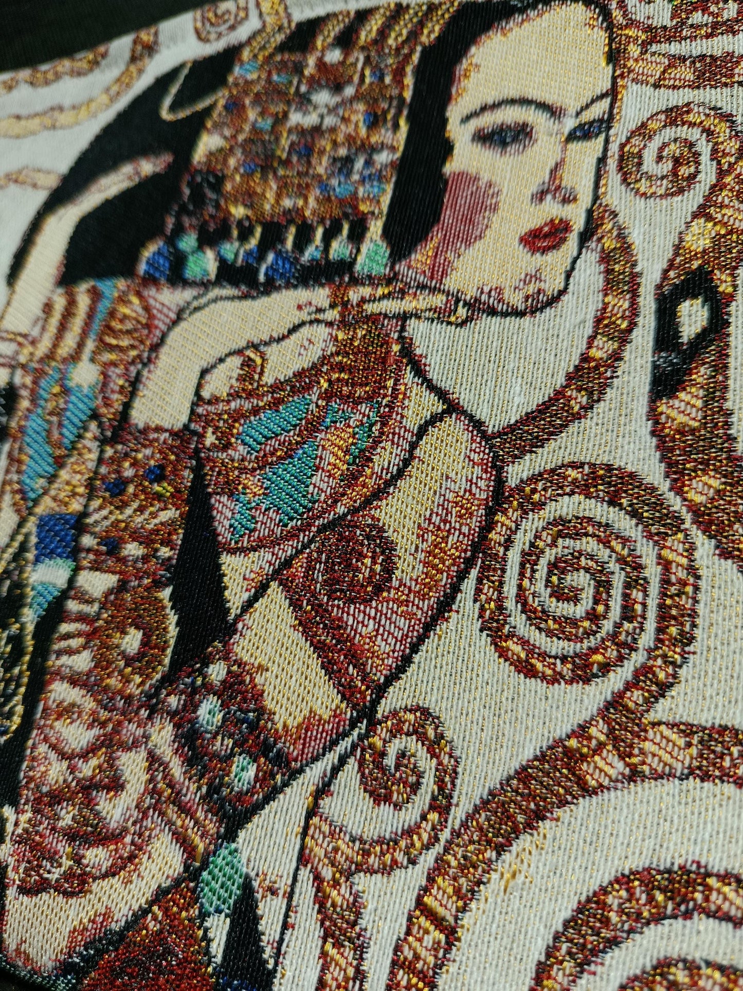 Klimt "The Kiss" Tapestry Clutch Bag: Art Lover's Zippered Pouch