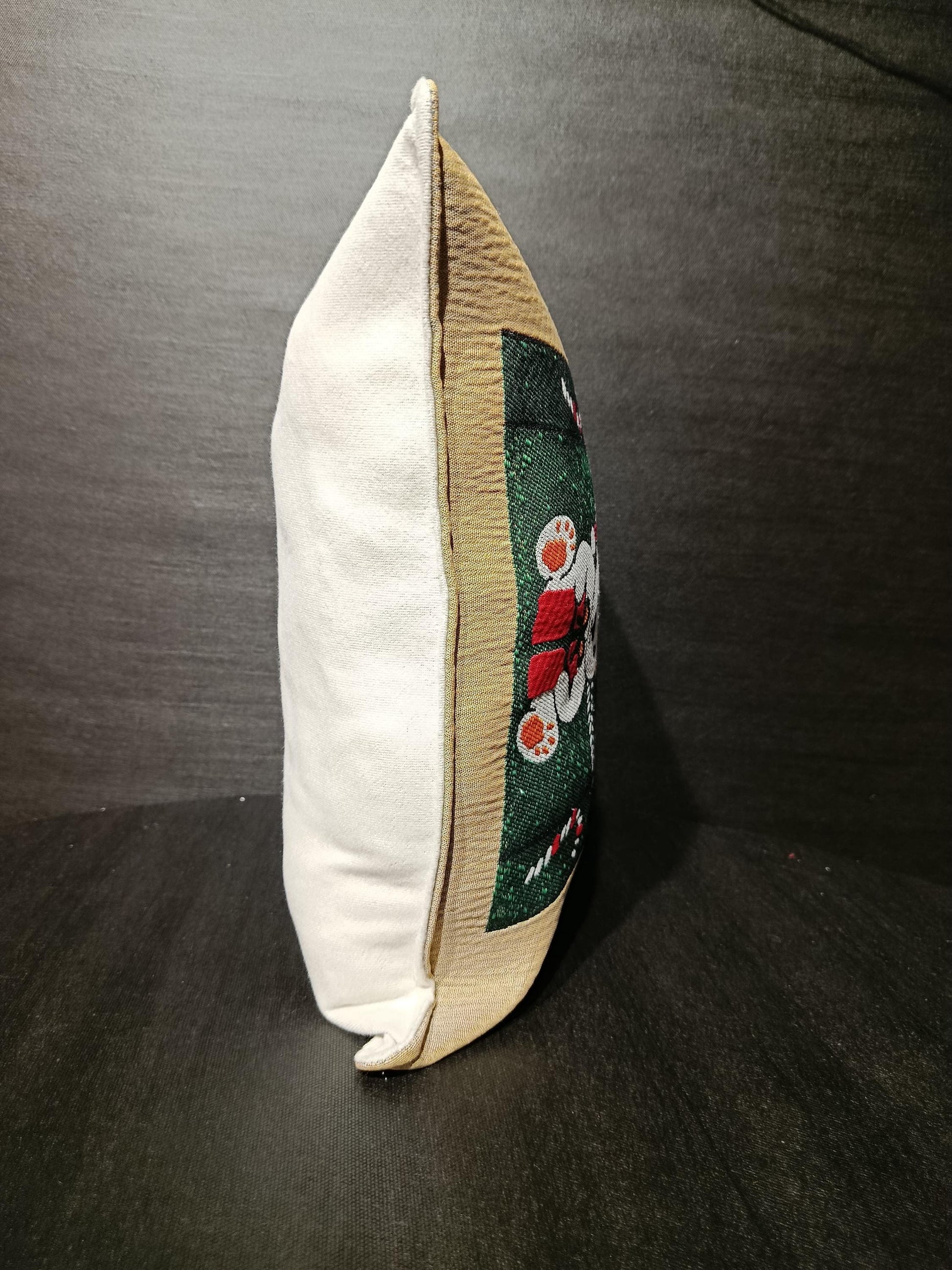 Christmas Cat Pillow Cover: Gobelin Tapestry Holiday Decor