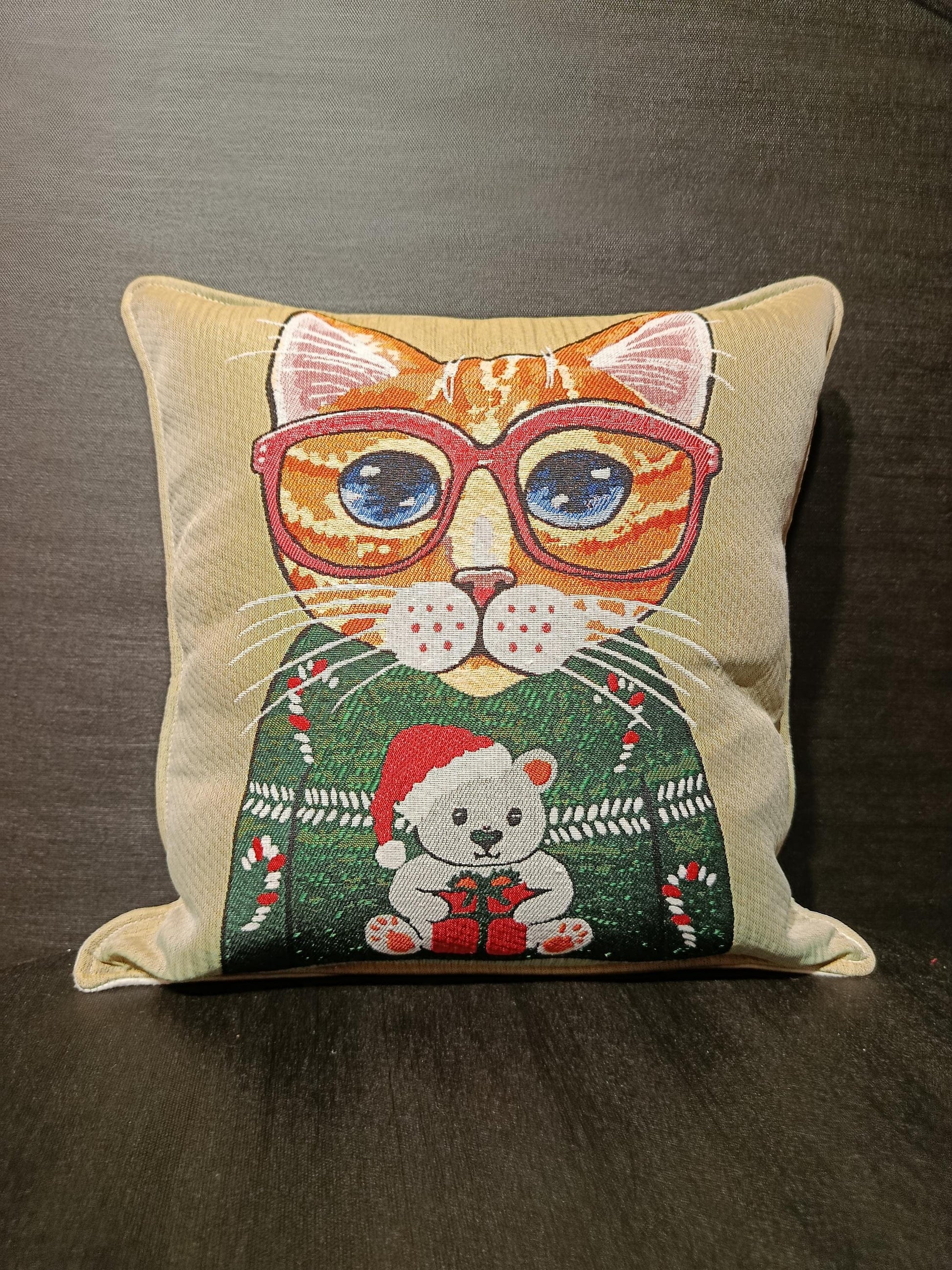 Christmas Cat Pillow Cover: Gobelin Tapestry Holiday Decor