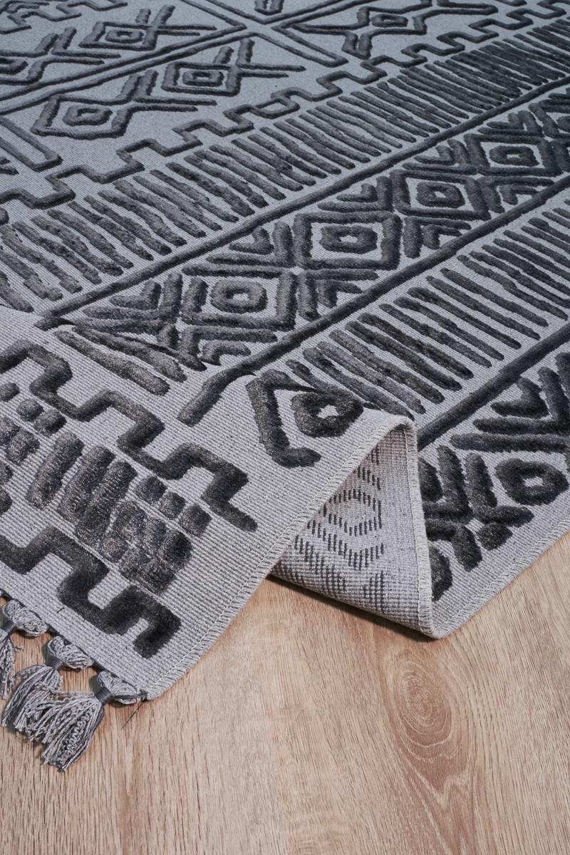 Bohemian High-Low Pile Carpet – Silver & Gray Tribal Design Area Rug