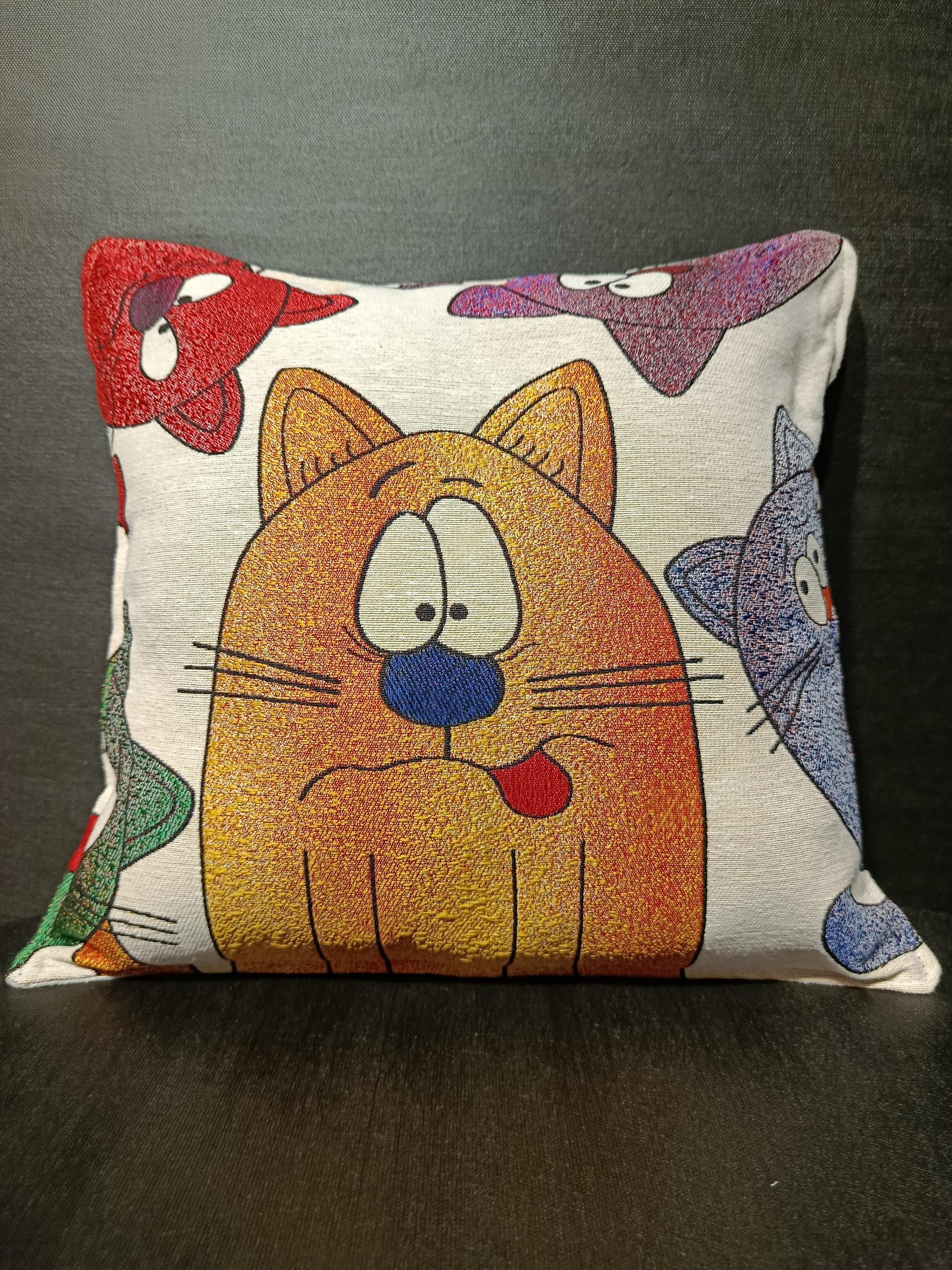 Cartoon Cat Gobelin Cushion Cover: Playful Home Decor (40x40cm)