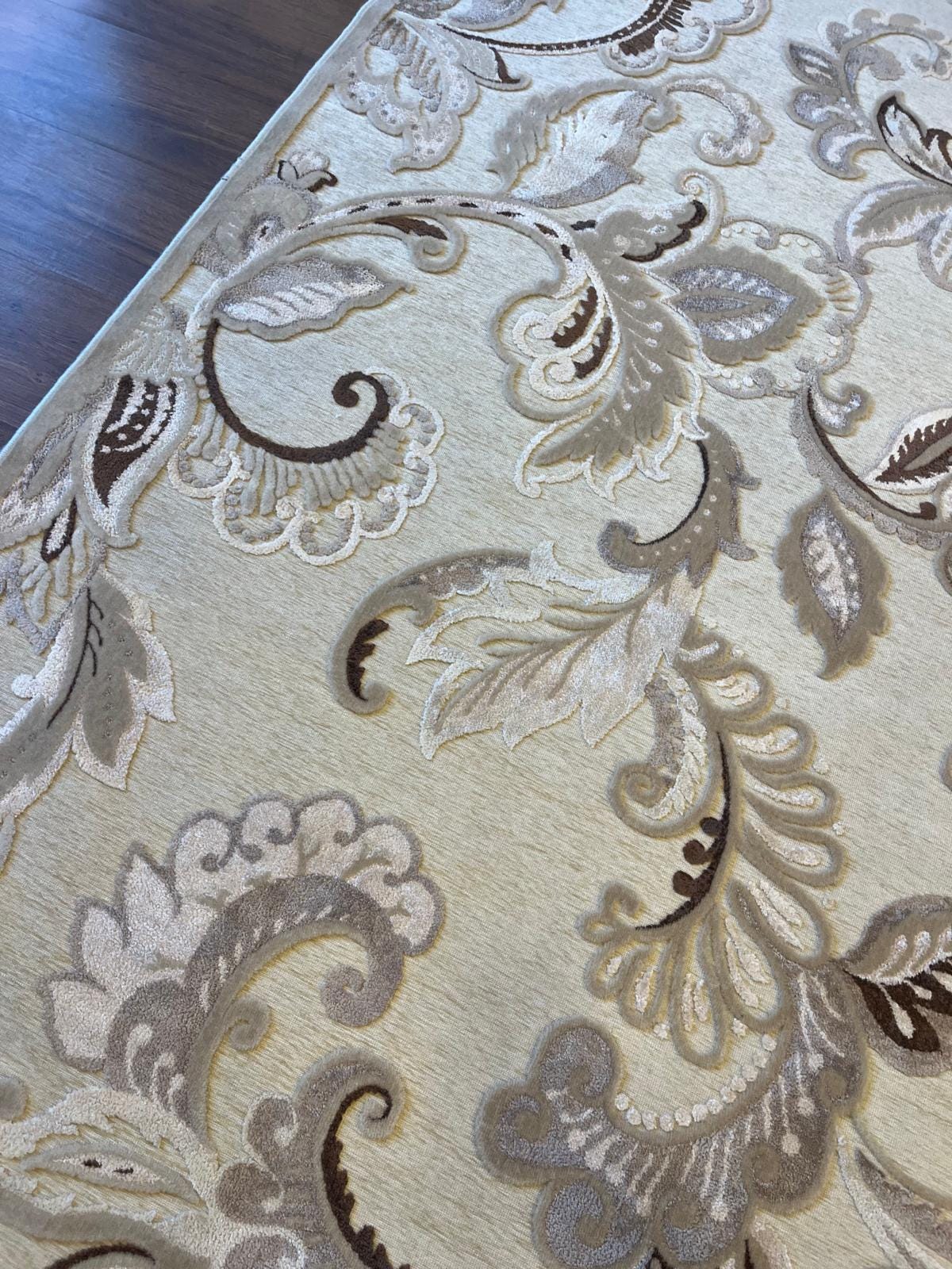 Beige Floral Area Rug, Classic Living Room Carpet, Easy Clean Low Pile (160x230 cm)