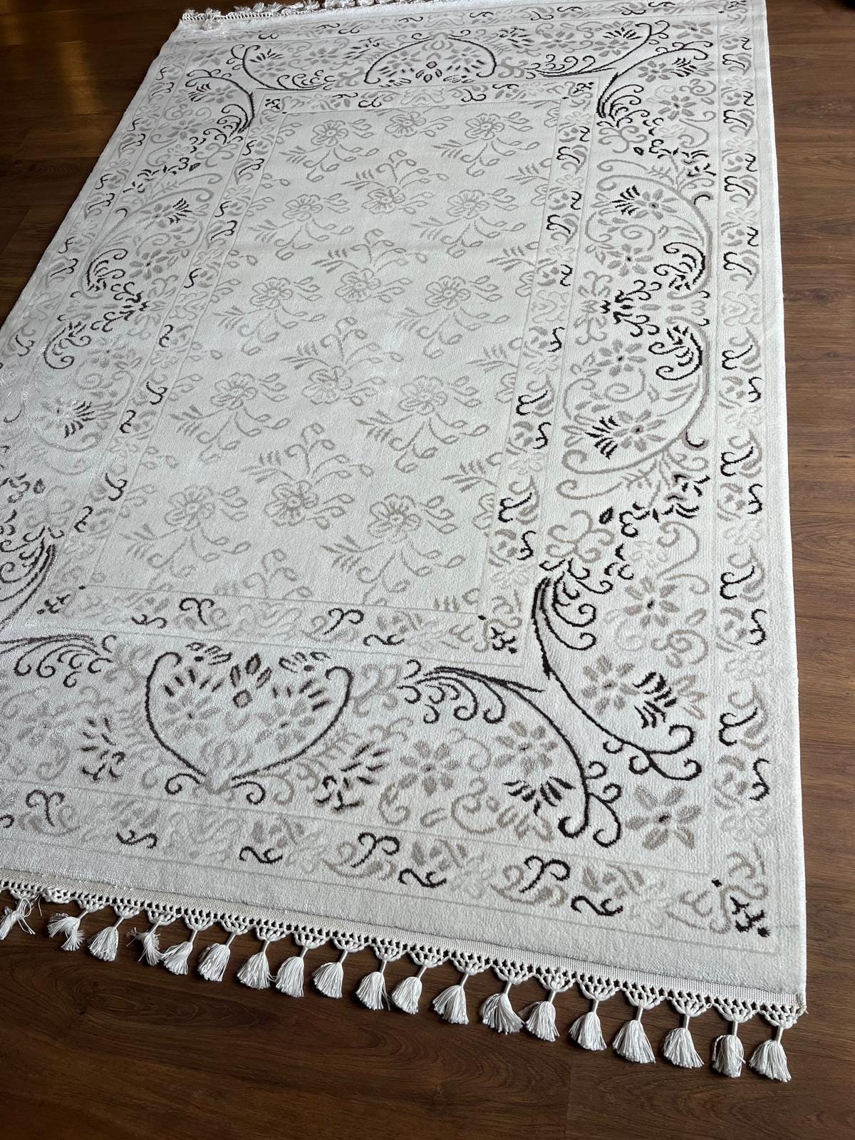 Cream Floral Area Rug with Tassels, Boho Neutral Living Room, Vintage Farmhouse Bedroom Rug