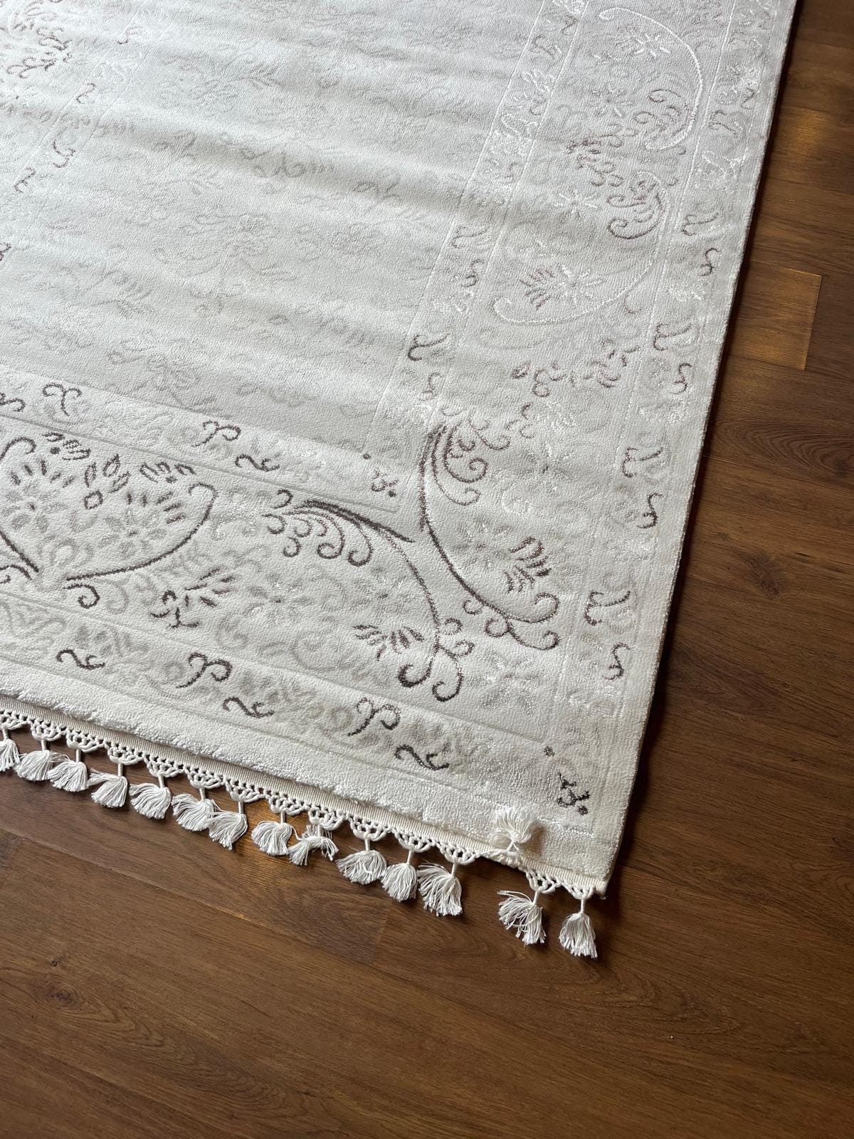 Cream Floral Area Rug with Tassels, Boho Neutral Living Room, Vintage Farmhouse Bedroom Rug