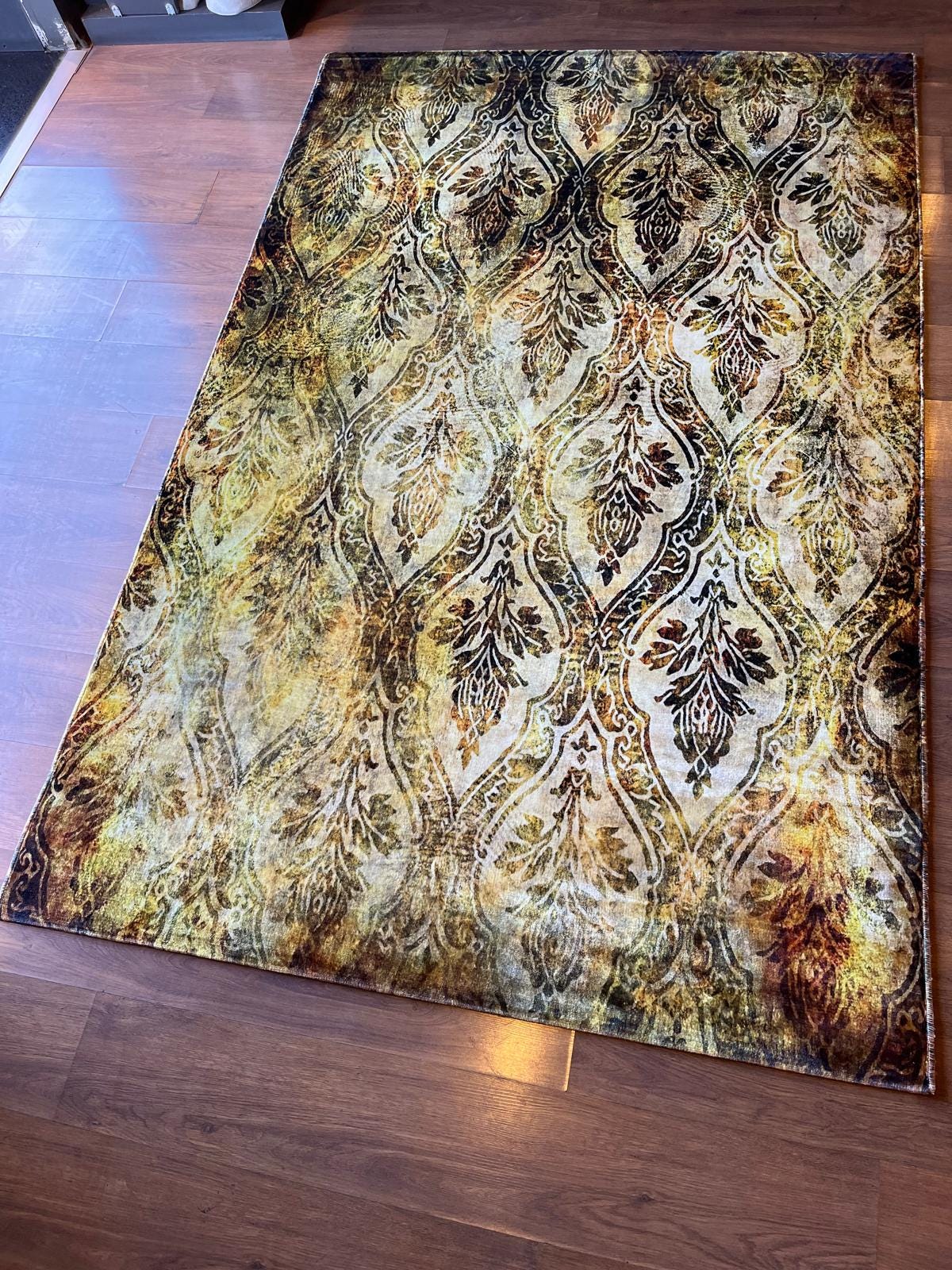 5x8 Gold Distressed Damask Rug – Vintage Medallion Polyester Carpet