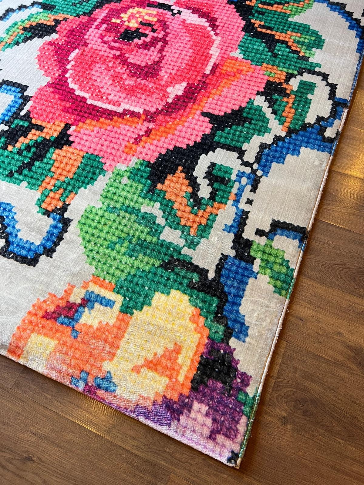 Pink Rose Floral Area Rug – Modern Pixel Art Polyester Carpet (5x8 ft.)