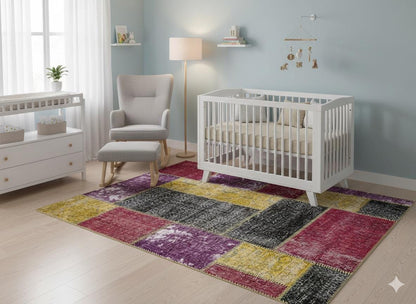 Handmade Wool Patchwork Turkish Rug: Bohemian Area Rug (5.6x7.9 ft)